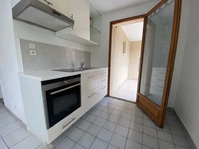 Studio à Gex loué avec balcon et cave, idéal investisseur 