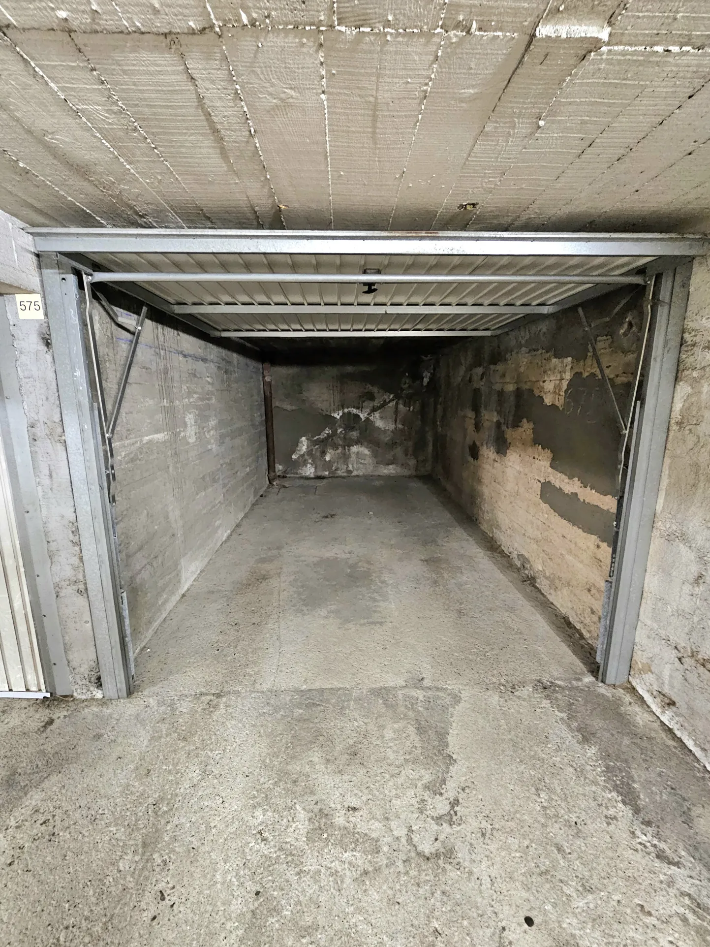 Garage fermé à vendre à Saint-Étienne, secteur Parc de l'Europe 