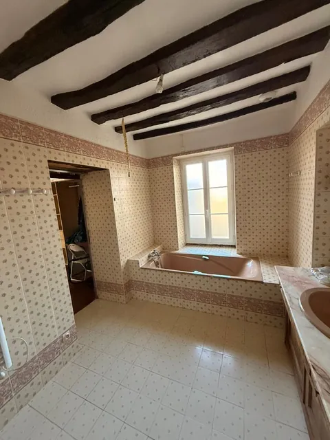 Belle maison de 160 m² à Courgains avec potentiel d'extension et garage 