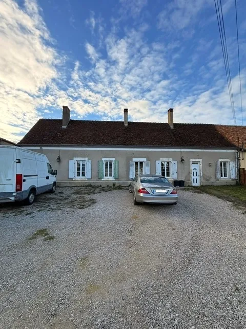 Belle maison de 160 m² à Courgains avec potentiel d'extension et garage 