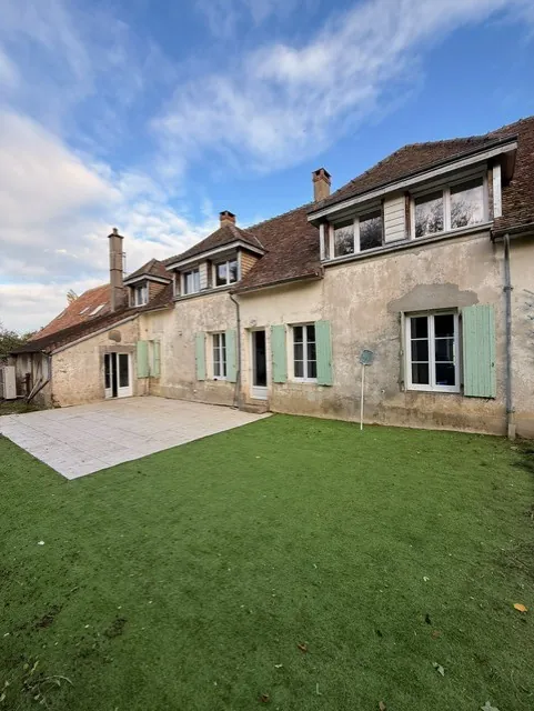 Belle maison de 160 m² à Courgains avec potentiel d'extension et garage 