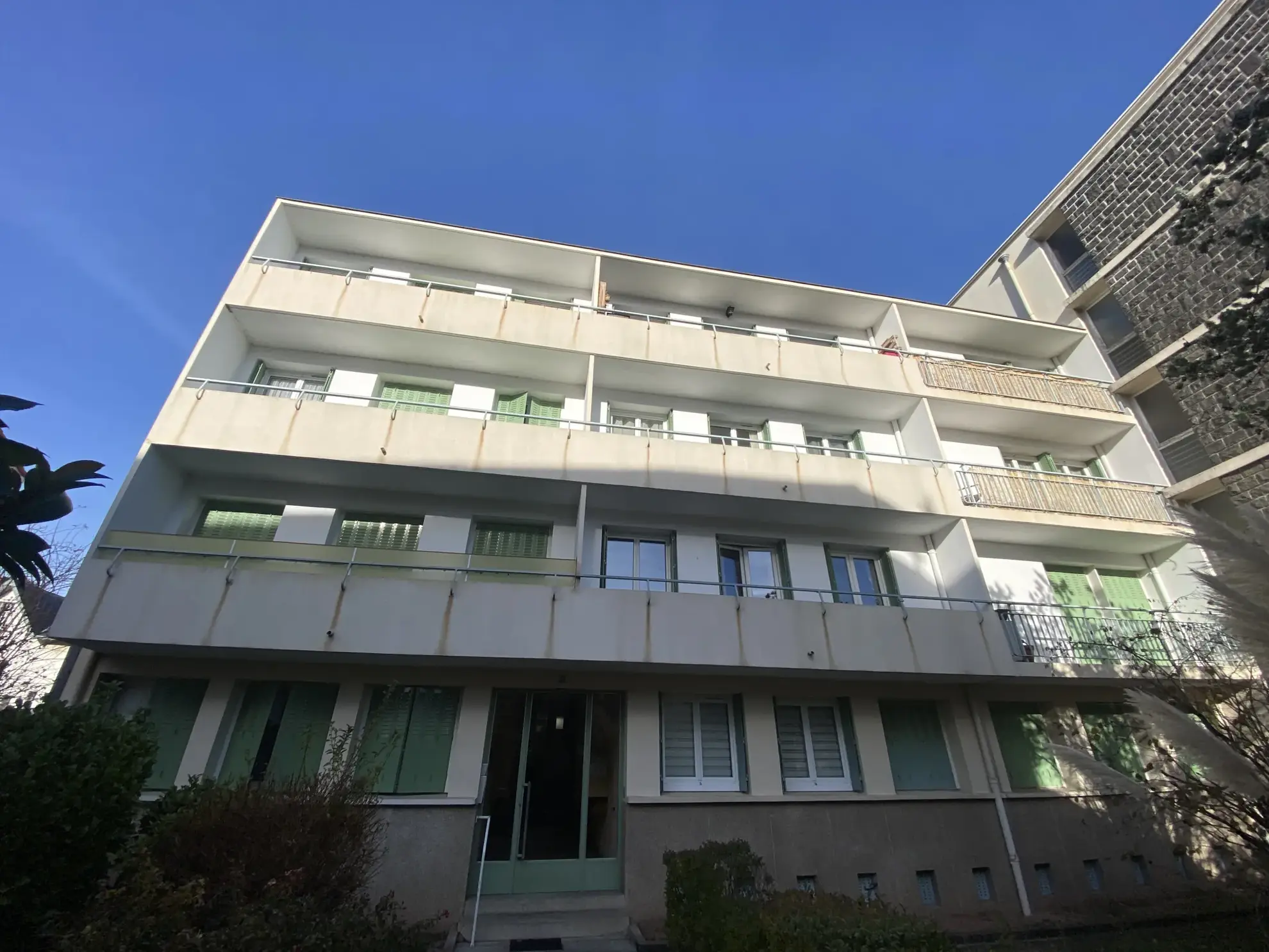 À vendre appartement 3 pièces en hyper-centre de Chamalieres avec vue sur l’église romane