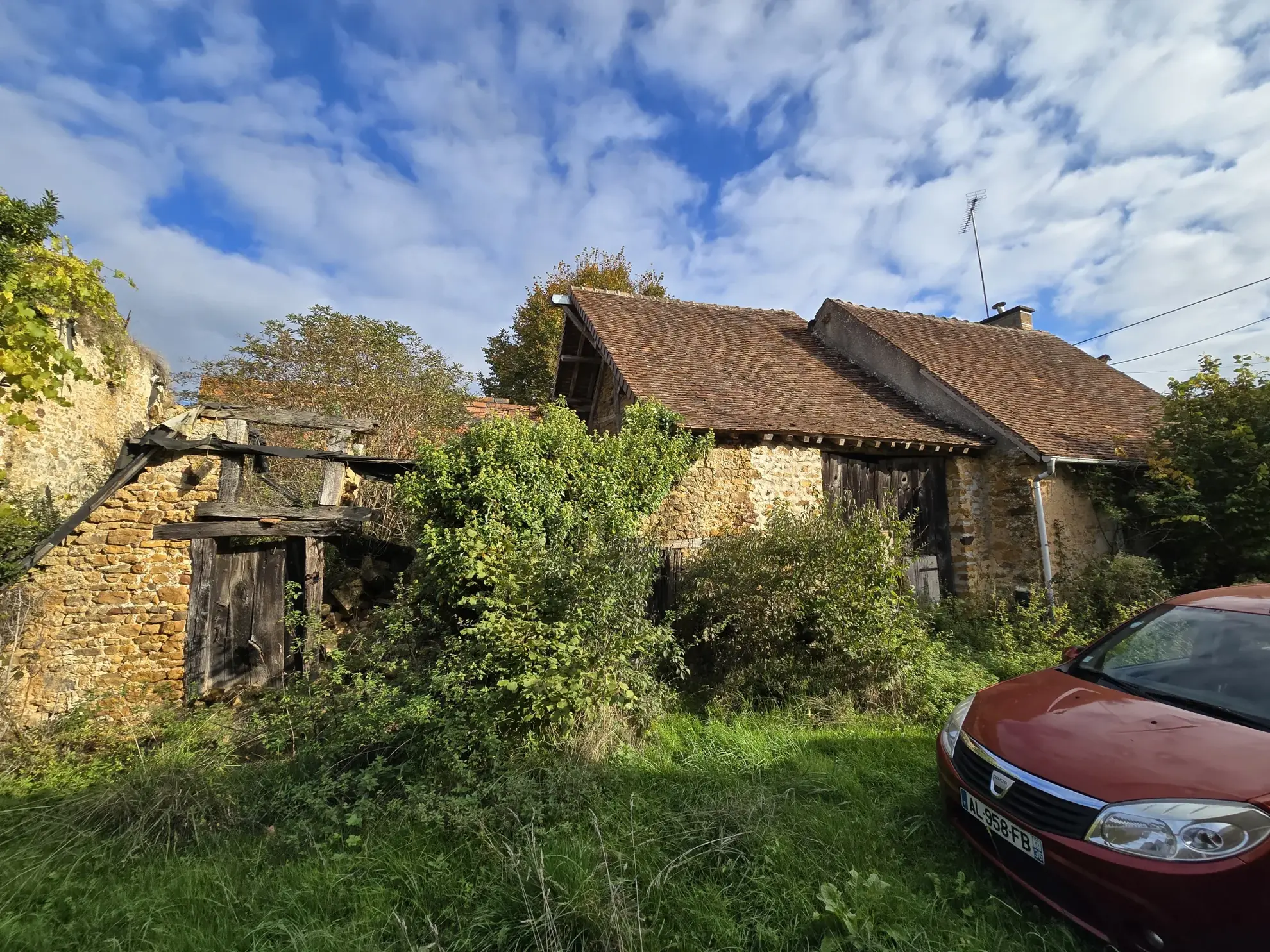 Maison à vendre avec grange et grand jardin à Sacierges st martin