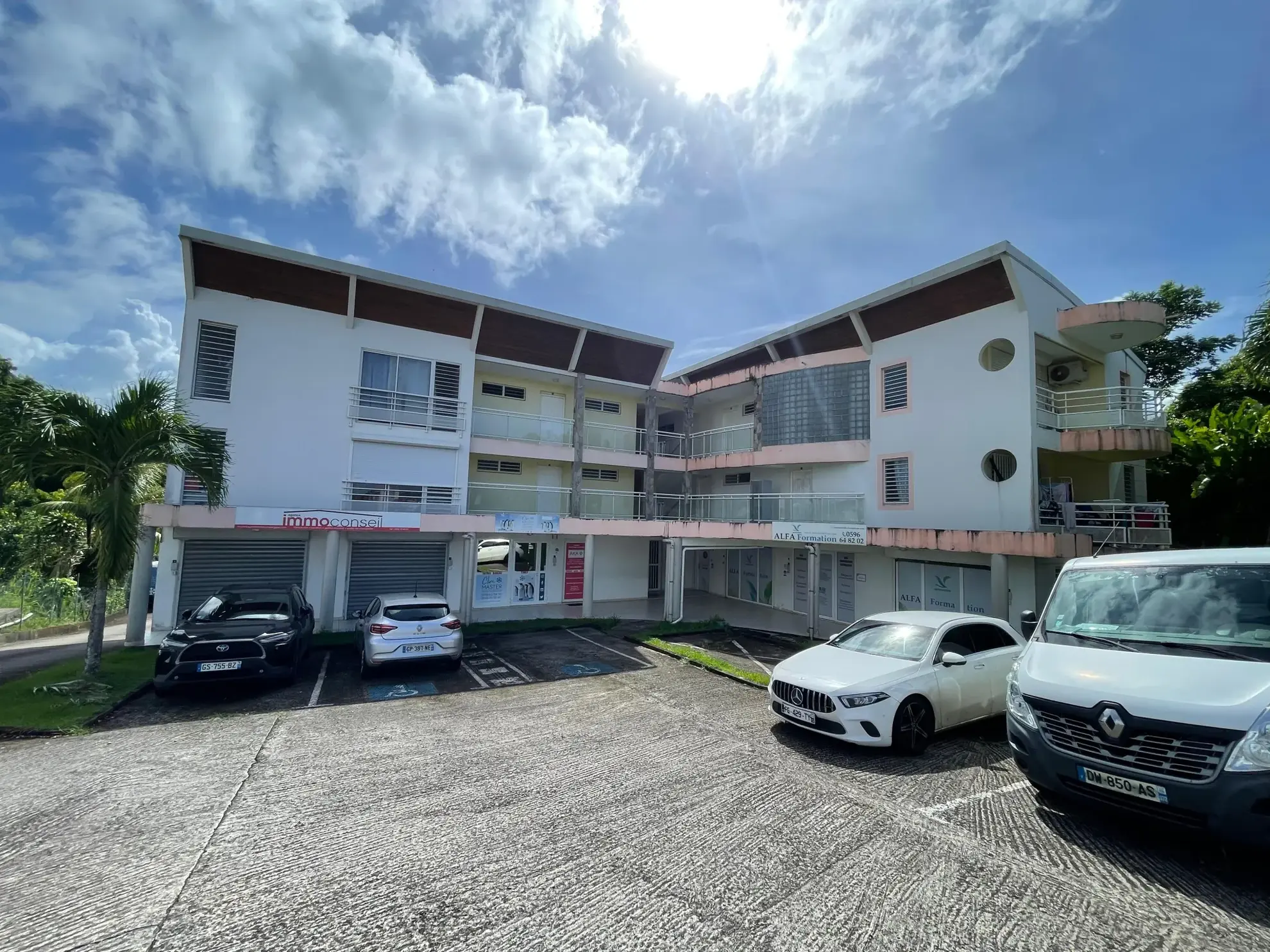 Achat appartement T3 avec terrasse et parking au LAMENTIN 