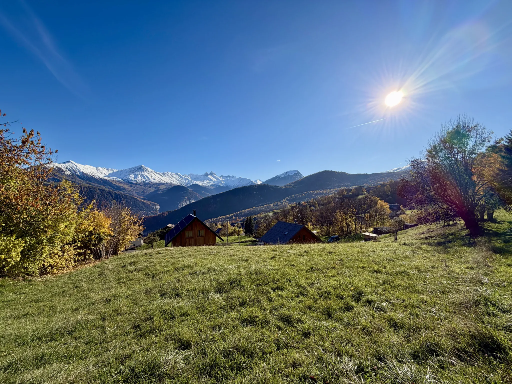 Terrain constructible de 1660 m² avec vue panoramique à Jarrier (73)