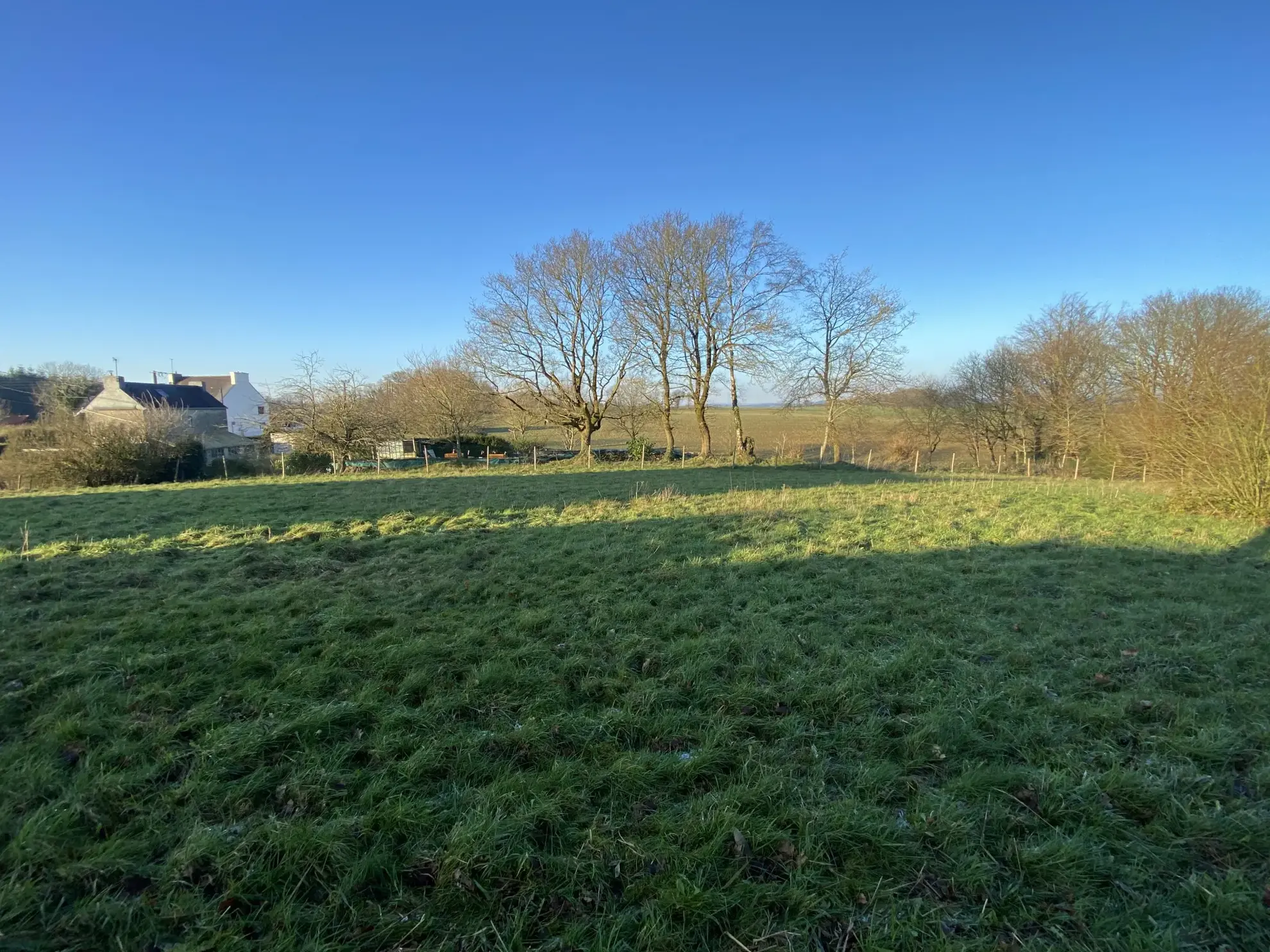 Maison à vendre à Guémené-sur-Scorff, terrain arboré de 7 589 m², à rénover 
