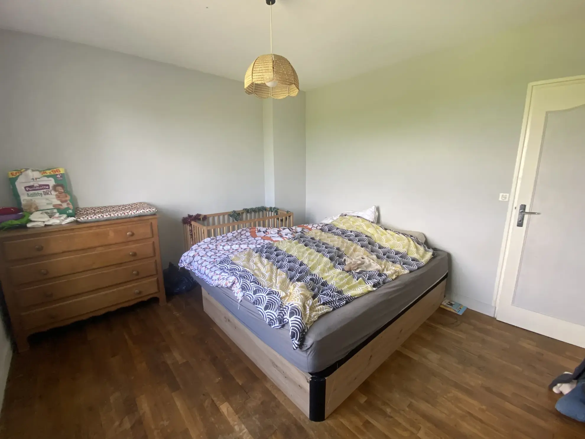 Maison à vendre à Guémené-sur-Scorff, terrain arboré de 7 589 m², à rénover 