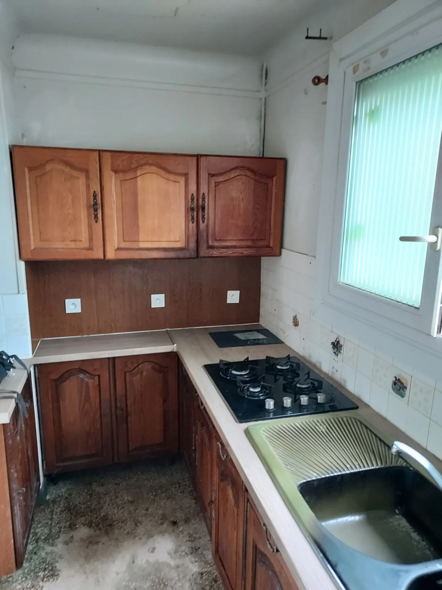 Maison à rénover à Osny - 2 chambres, jardin, proche écoles, 60m2 