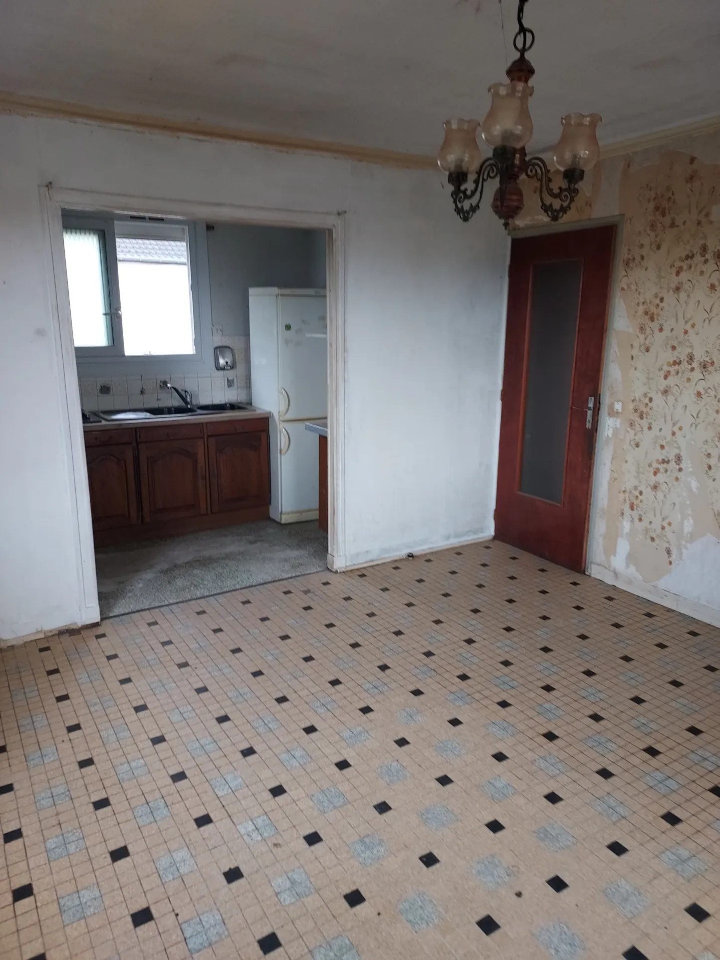 Maison à rénover à Osny - 2 chambres, jardin, proche écoles, 60m2