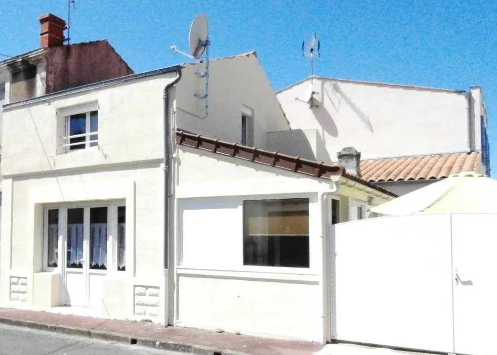 Maison à Fouras avec terrasse privée, proche plage Sud et centre-ville 