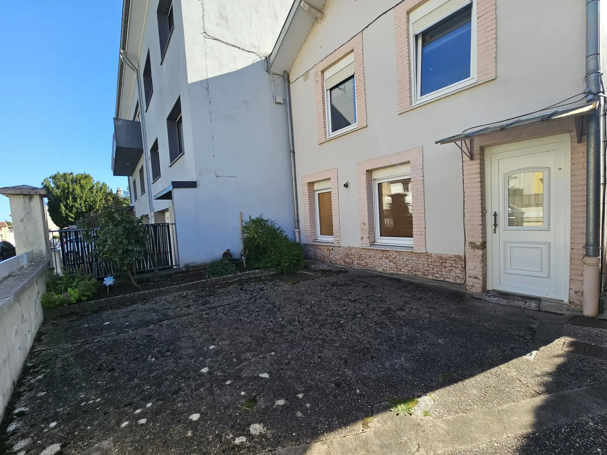 Immeuble en vente à Laxou avec 3 appartements loués, forte rentabilité 