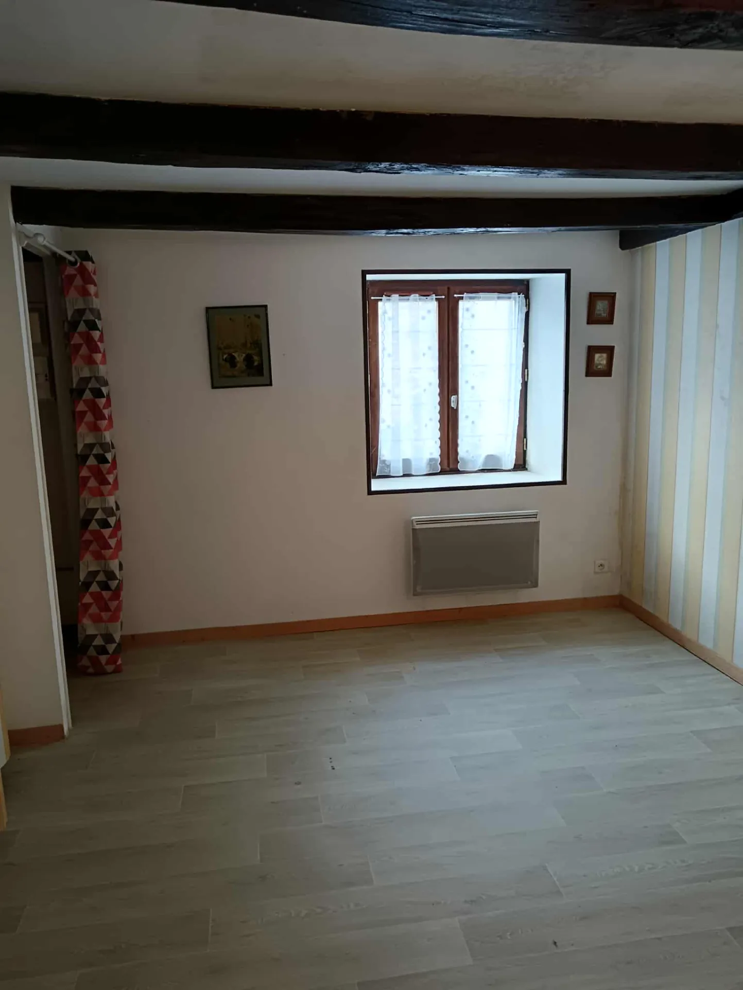 Maison à vendre avec 2 chambres et terrain clos à Valence-en-Poitou 