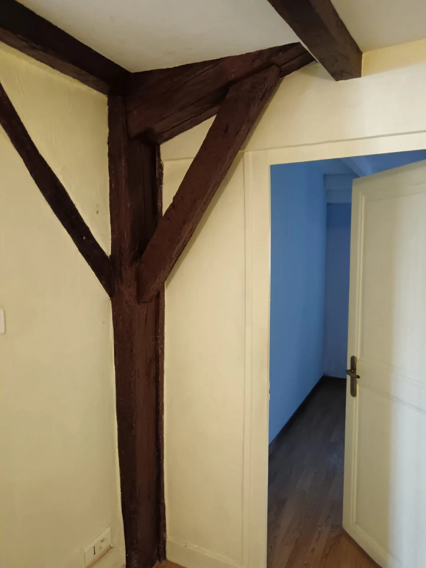 Maison à vendre avec 2 chambres et terrain clos à Valence-en-Poitou 