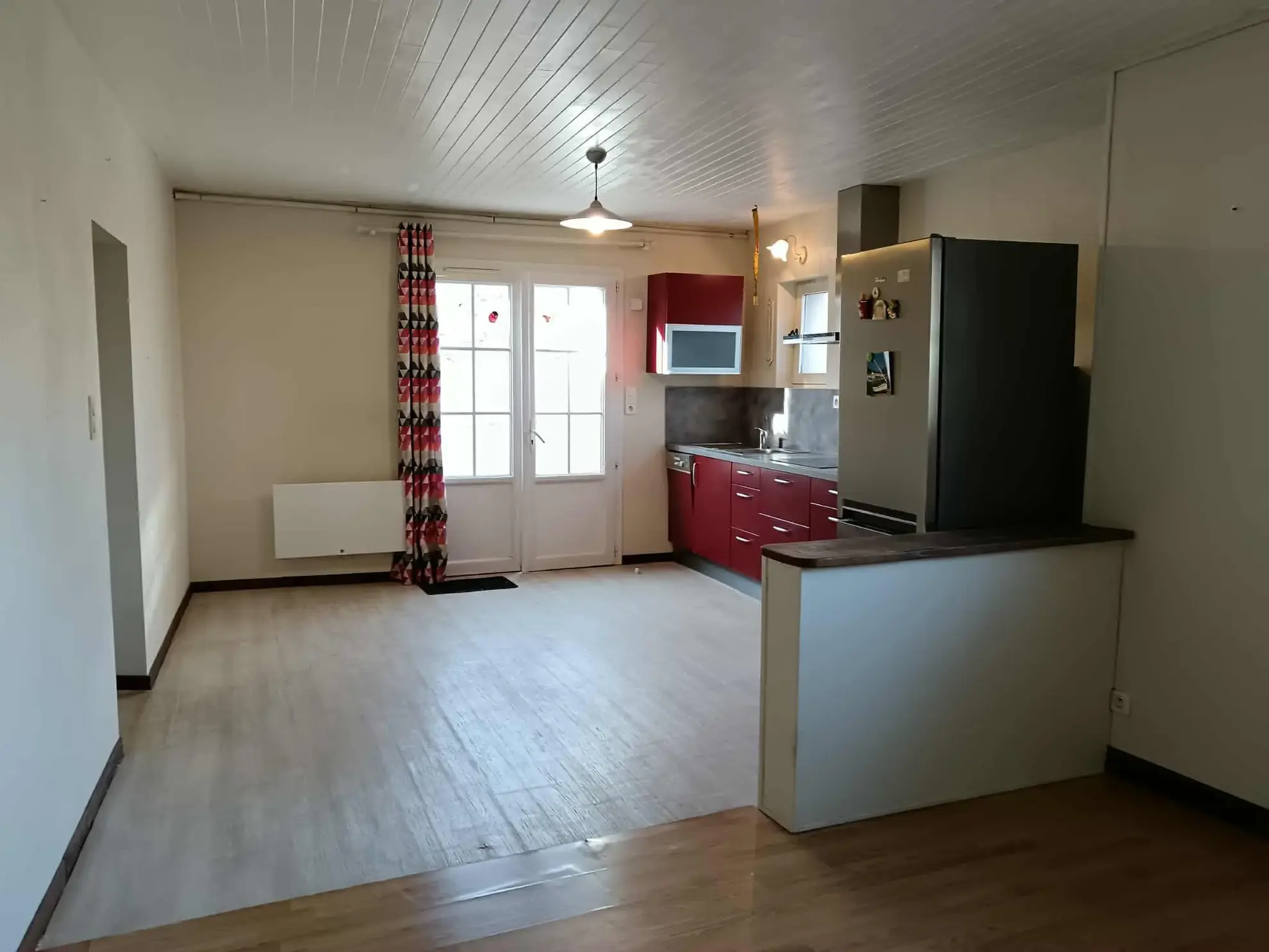 Maison à vendre avec 2 chambres et terrain clos à Valence-en-Poitou 