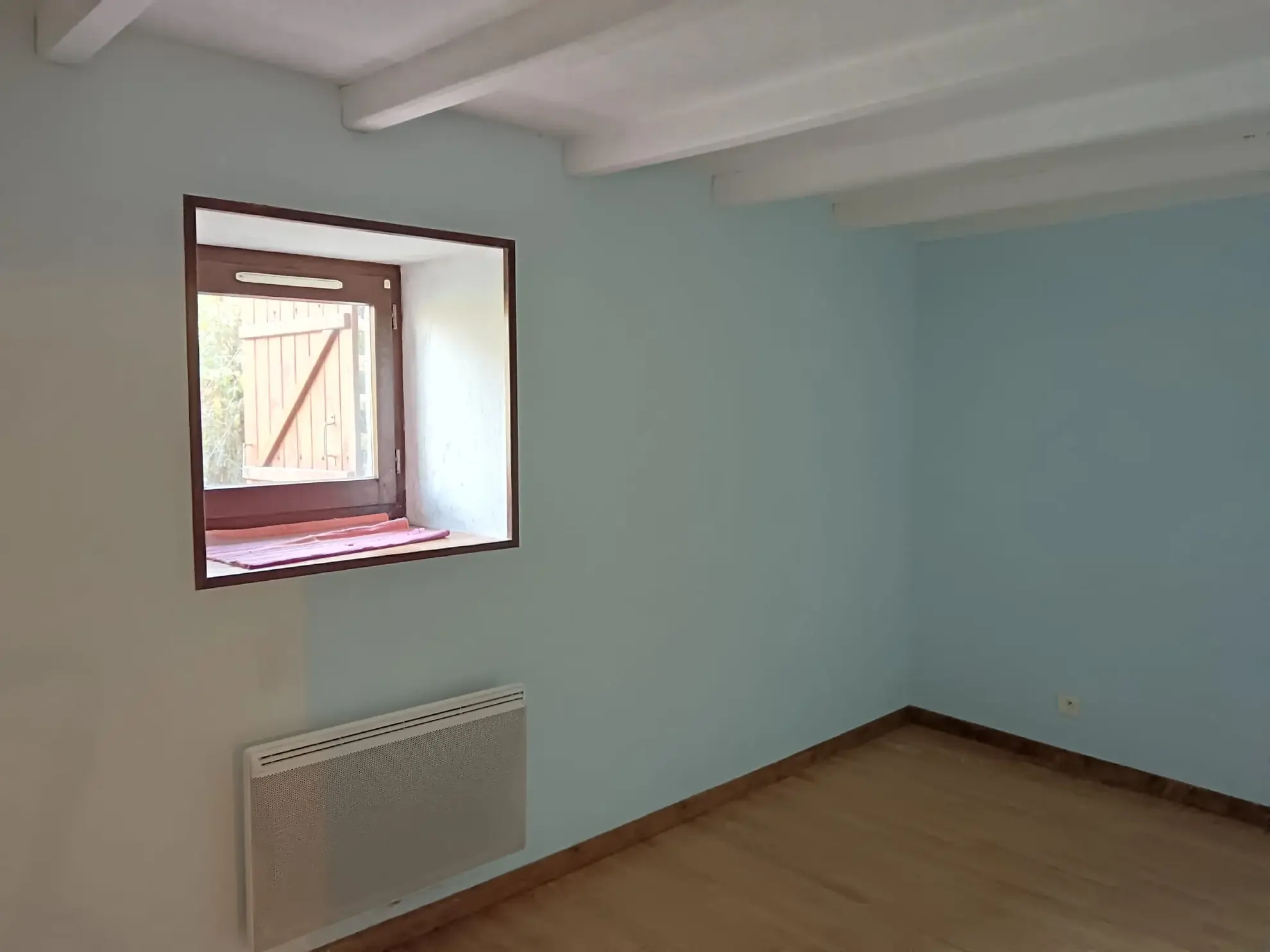 Maison à vendre avec 2 chambres et terrain clos à Valence-en-Poitou 