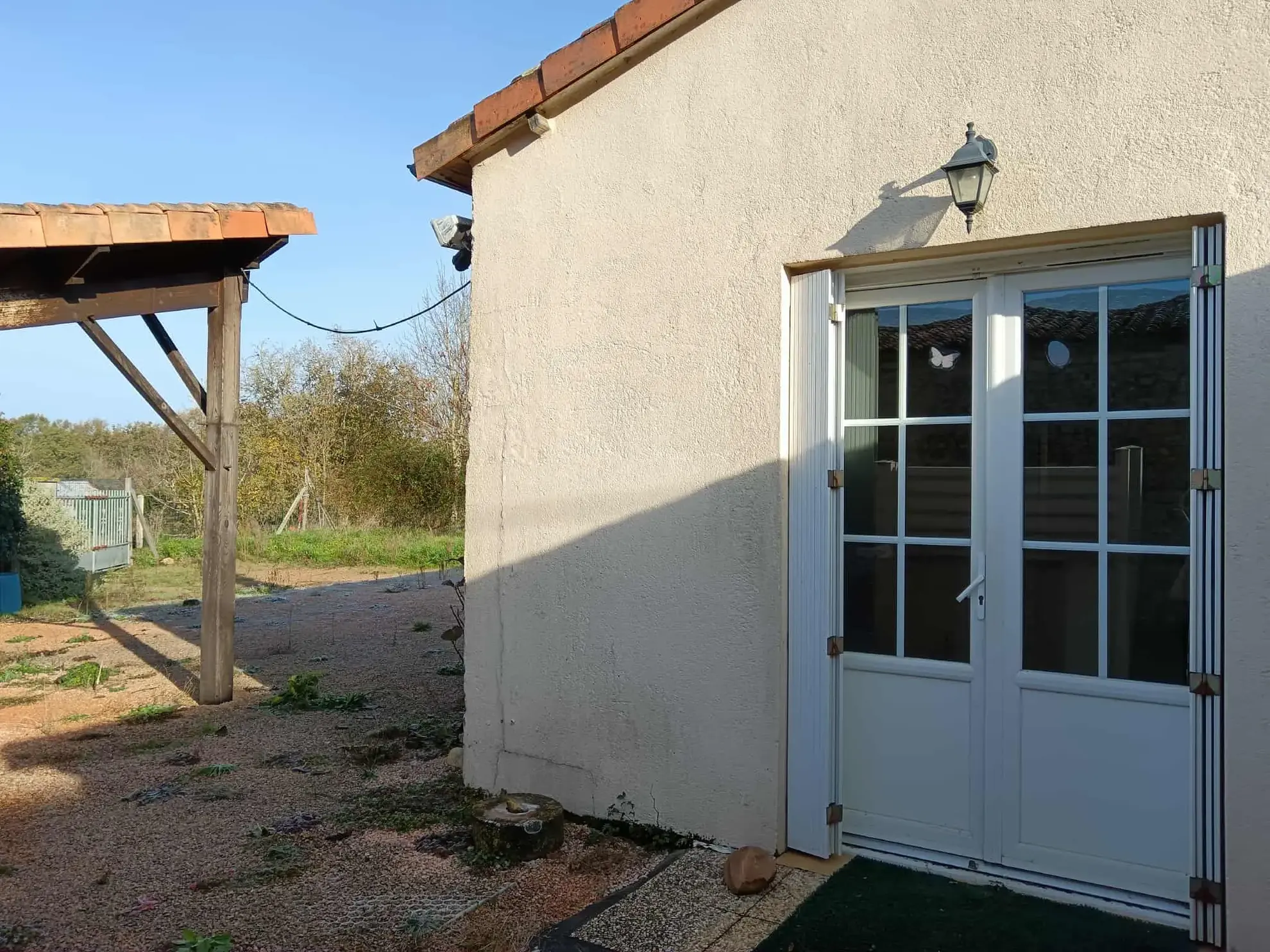 Maison à vendre avec 2 chambres et terrain clos à Valence-en-Poitou