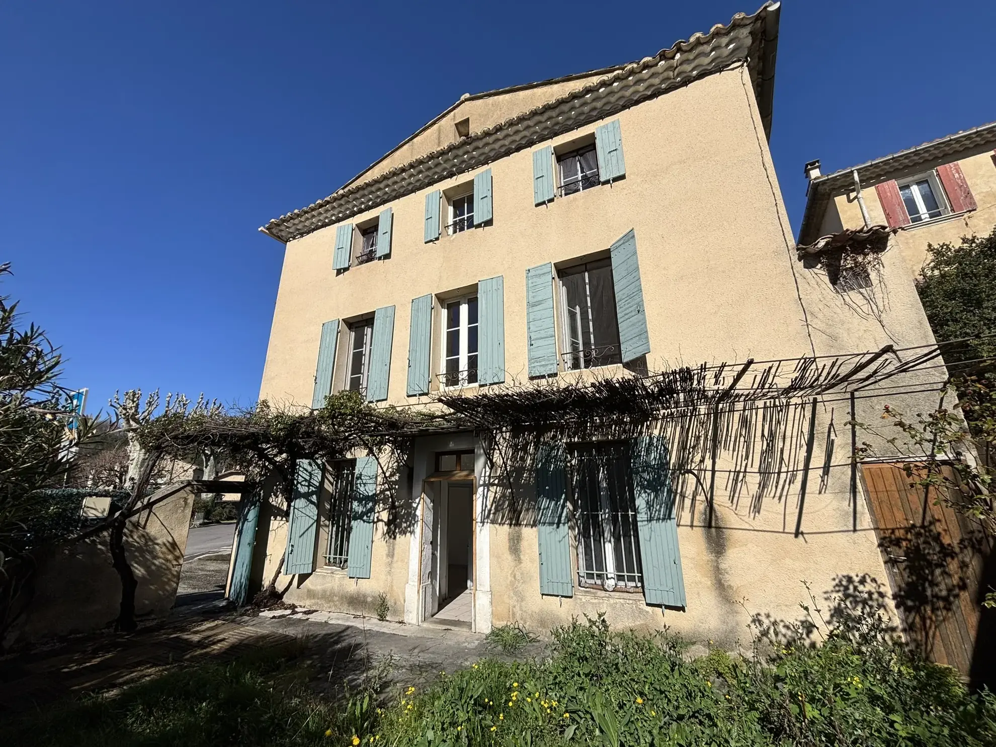Charmante maison de village avec jardin en plein centre de Malaucène