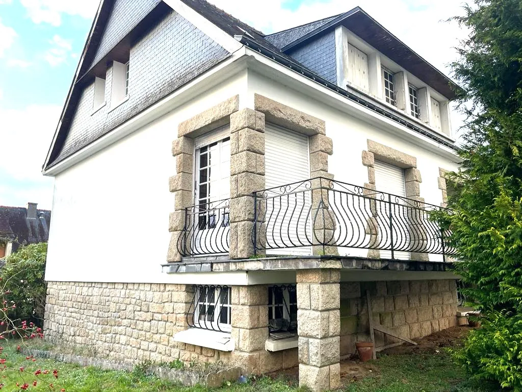 Villa familiale à Pontivy avec grand terrain et garage - 7 pièces, 5 chambres