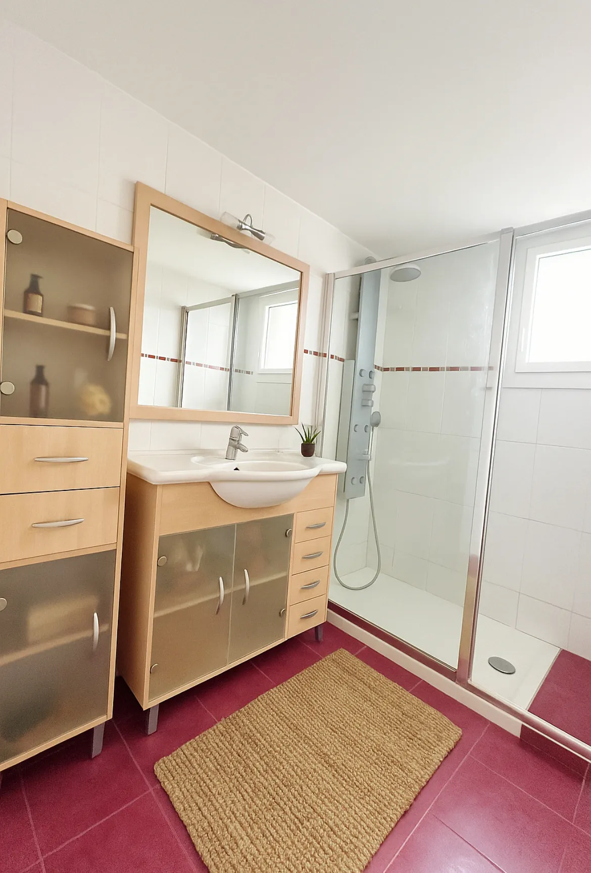 Maison 107 m² avec 4 chambres à Cholet, grand jardin, garage double 