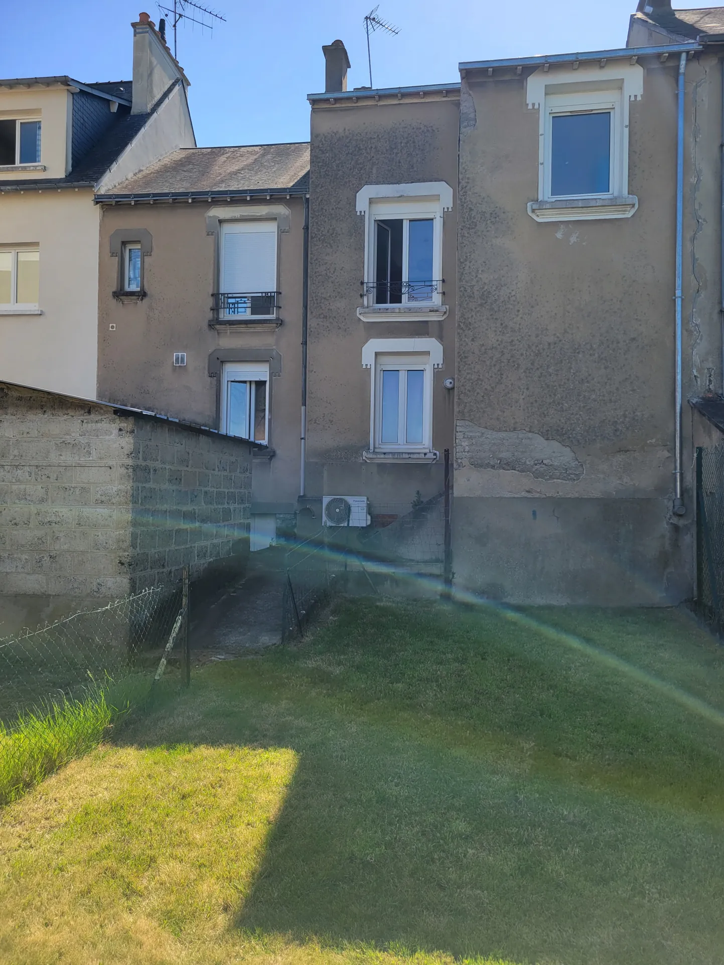 Immeuble à vendre au Mans - Duplex, local professionnel et maison avec rendement locatif 