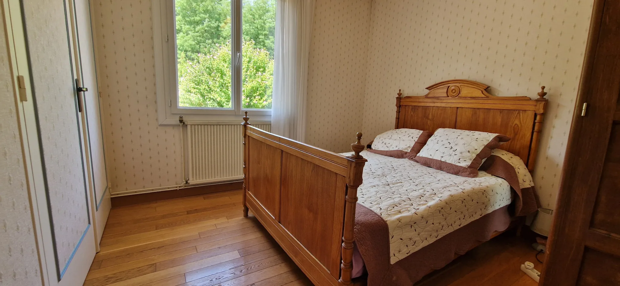 Maison de village à Bazas avec jardin arboré de 1607 m² à rafraîchir 