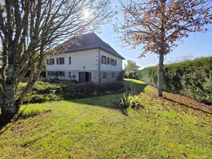 Belle maison familiale de 254 m² à Villossanges avec jardin et garage 