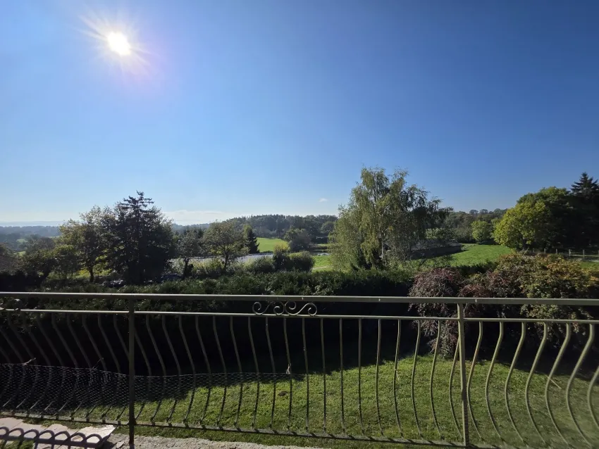 Belle maison familiale de 254 m² à Villossanges avec jardin et garage 