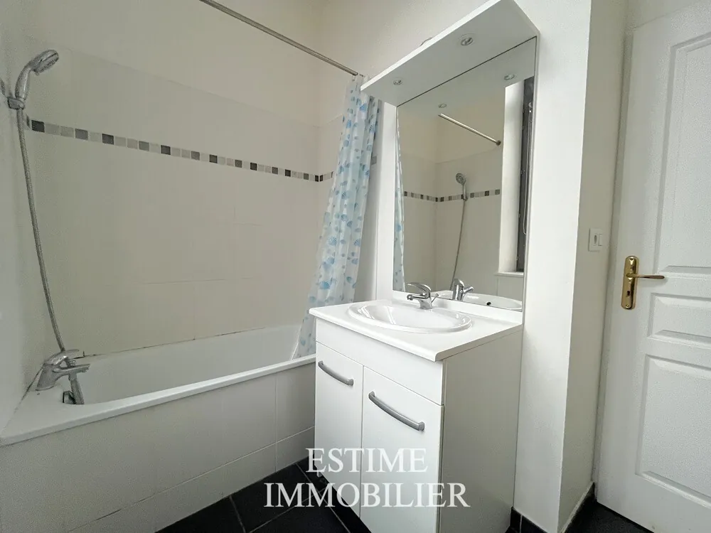 Appartement T2 à Roubaix avec parking, sécurité et vue sur parc 