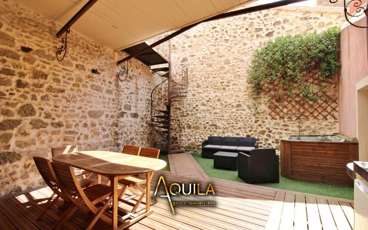 Maison de caractère rénovée proche de Béziers avec terrasse et garage