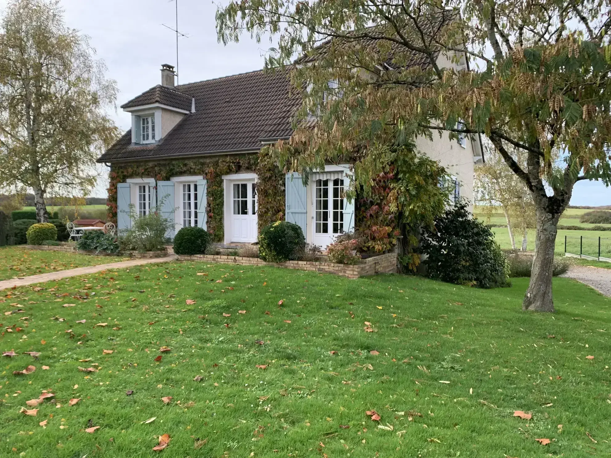 Belle maison de 167 m² avec piscine et jardin à St Hilaire de Court 