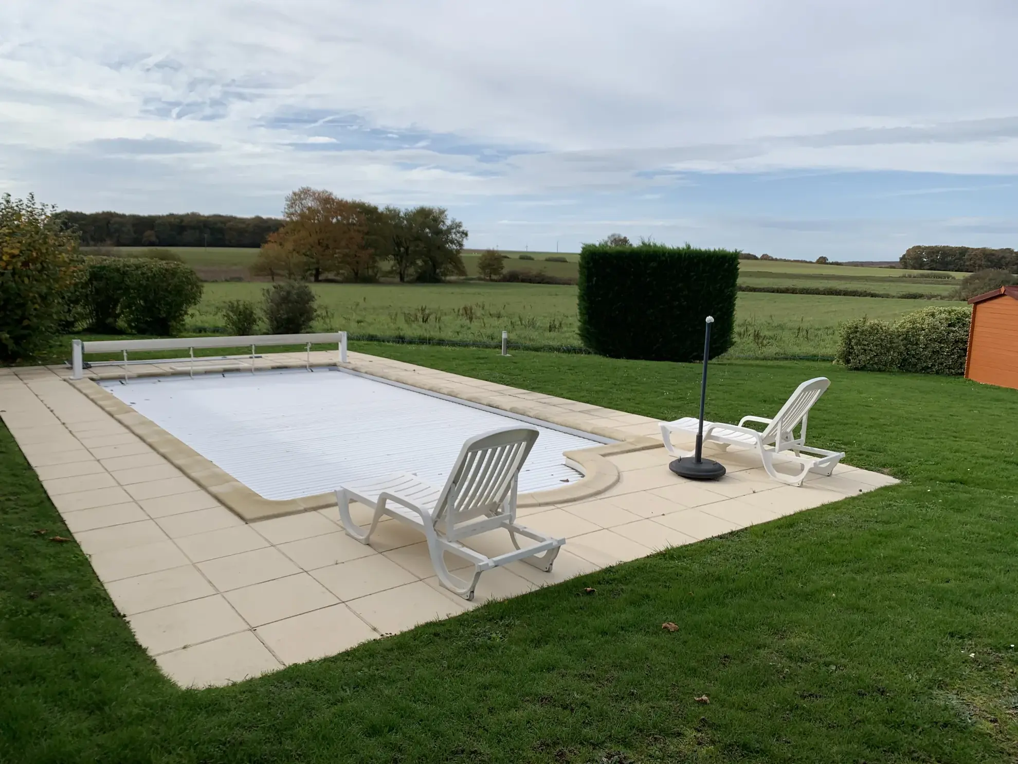 Belle maison de 167 m² avec piscine et jardin à St Hilaire de Court 