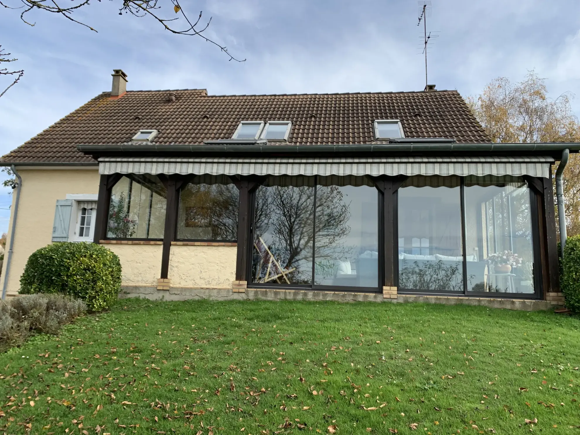 Belle maison de 167 m² avec piscine et jardin à St Hilaire de Court 