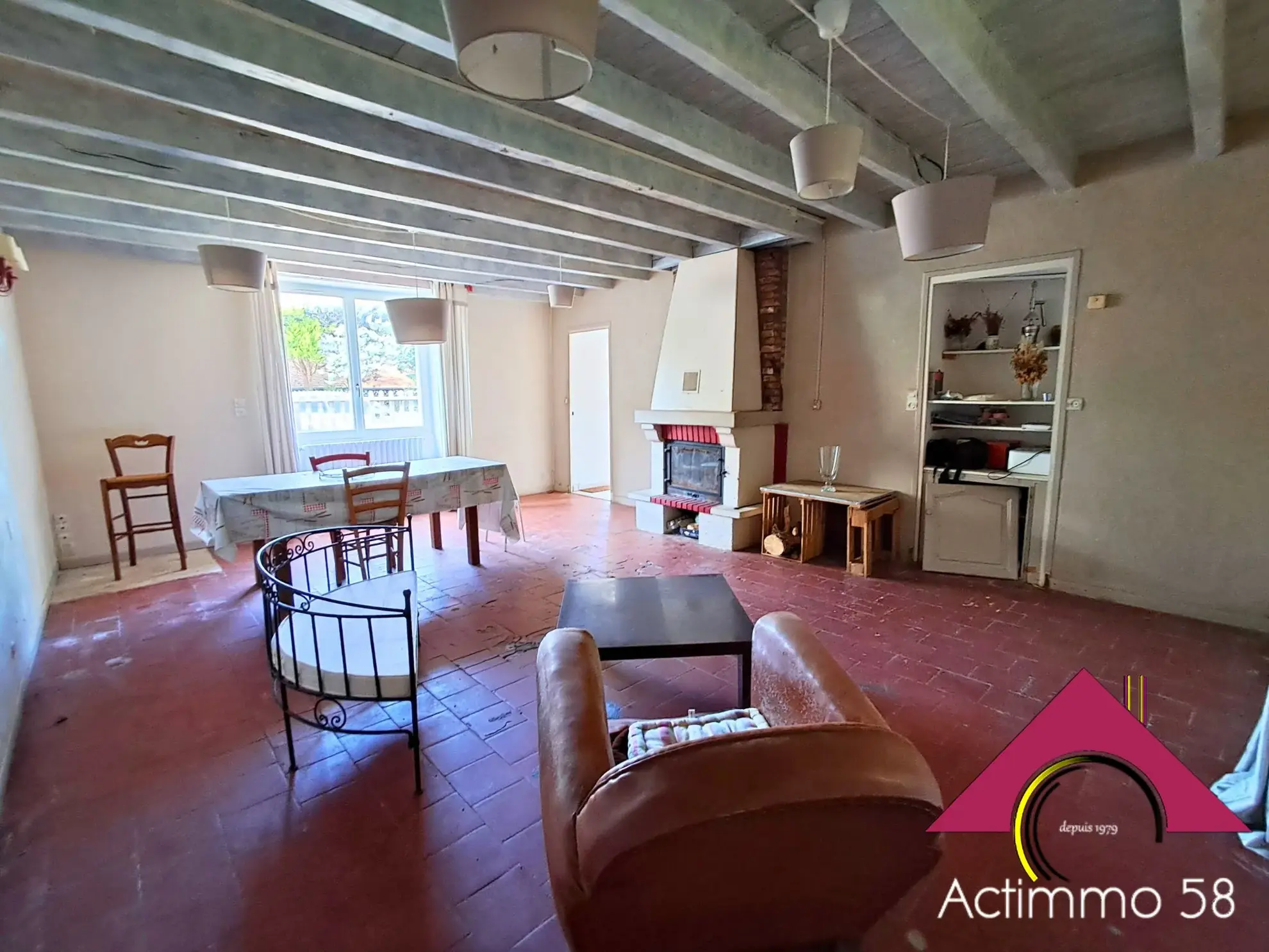 Charmante maison de campagne à Nérondes – 162 m², garage et terrain 