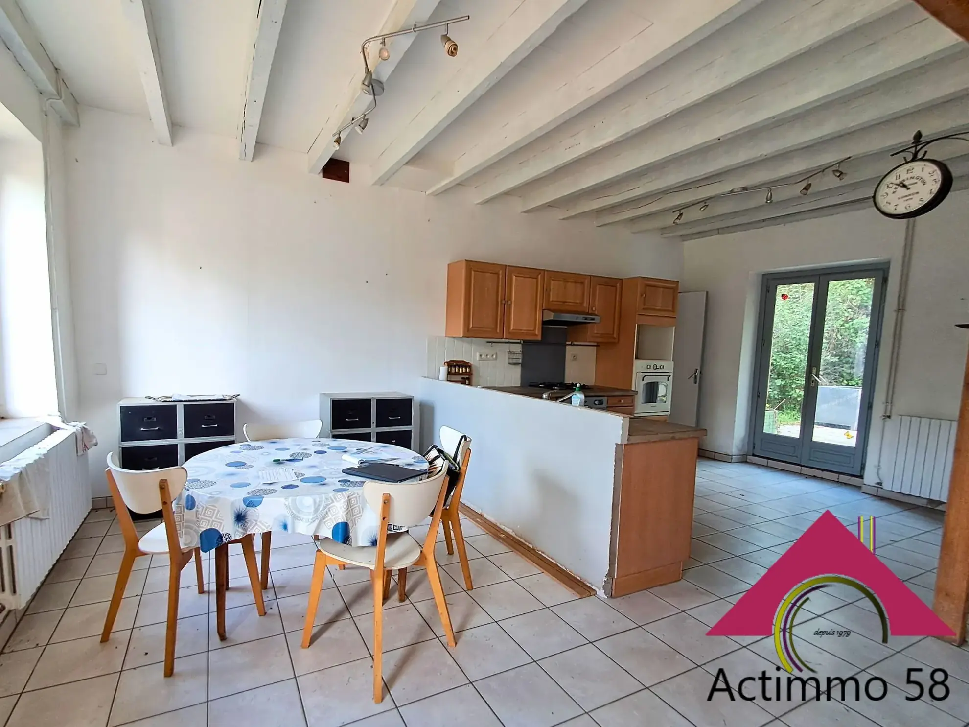 Charmante maison de campagne à Nérondes – 162 m², garage et terrain 