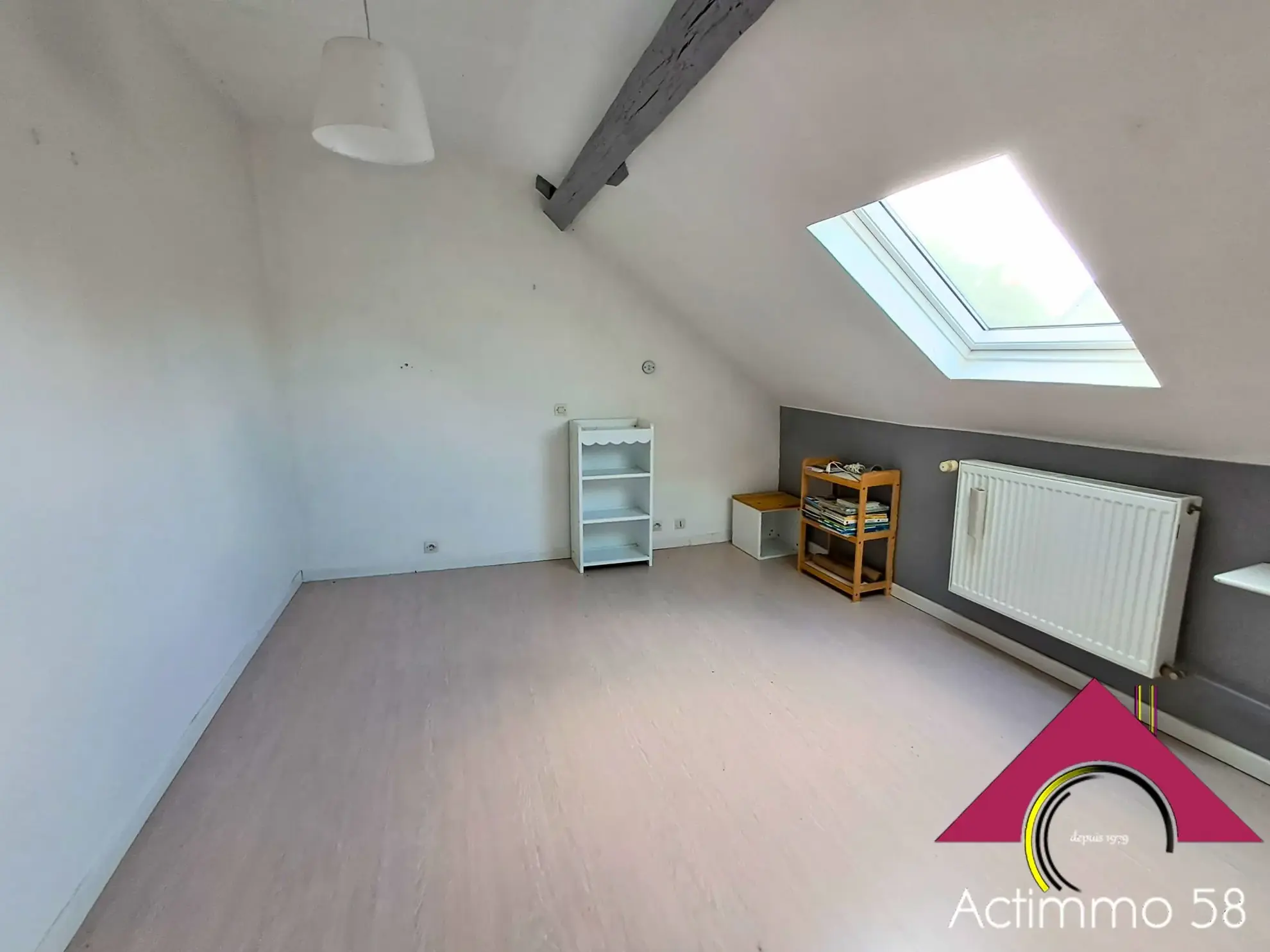 Charmante maison de campagne à Nérondes – 162 m², garage et terrain 