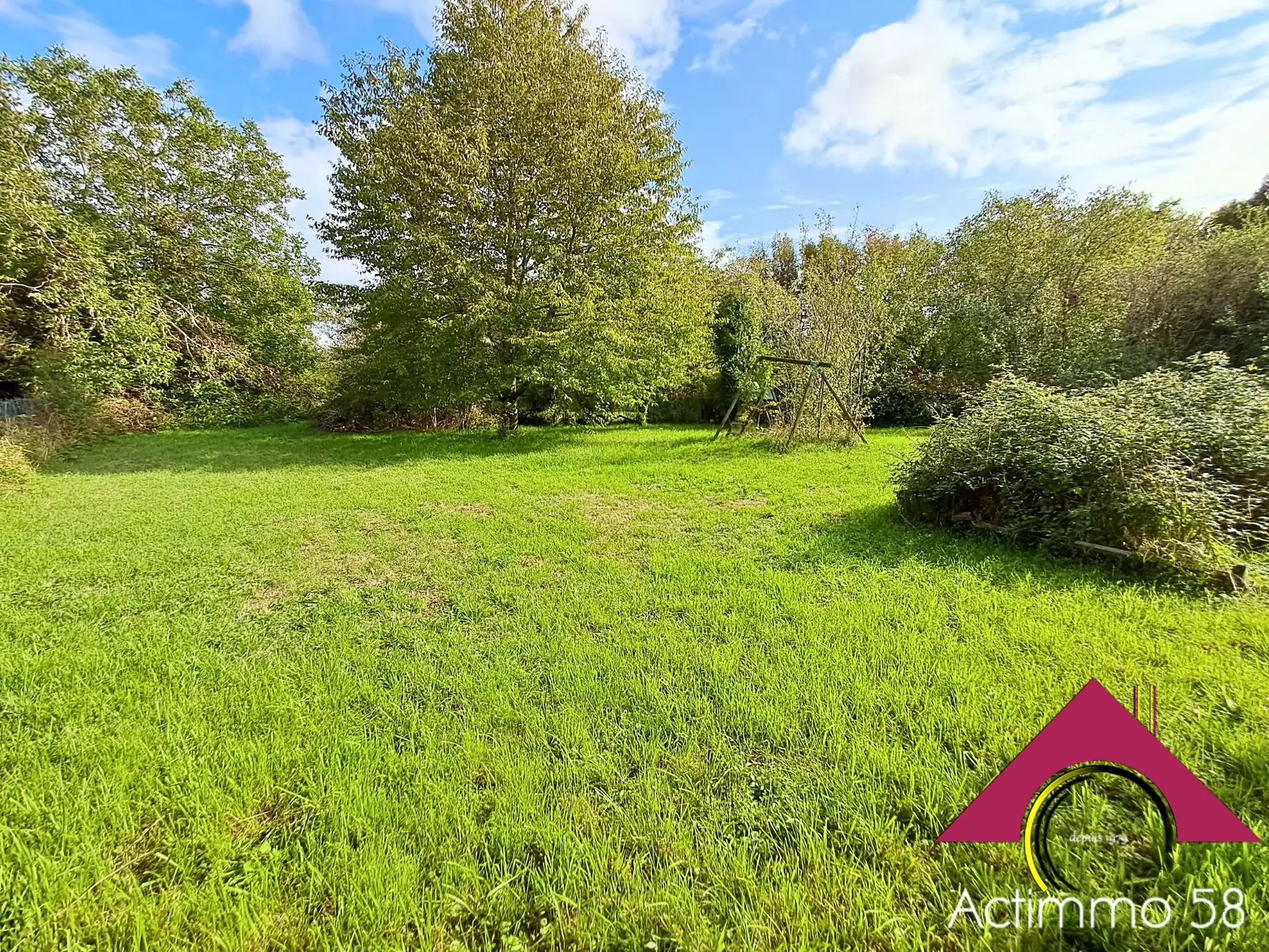 Charmante maison de campagne à Nérondes – 162 m², garage et terrain 