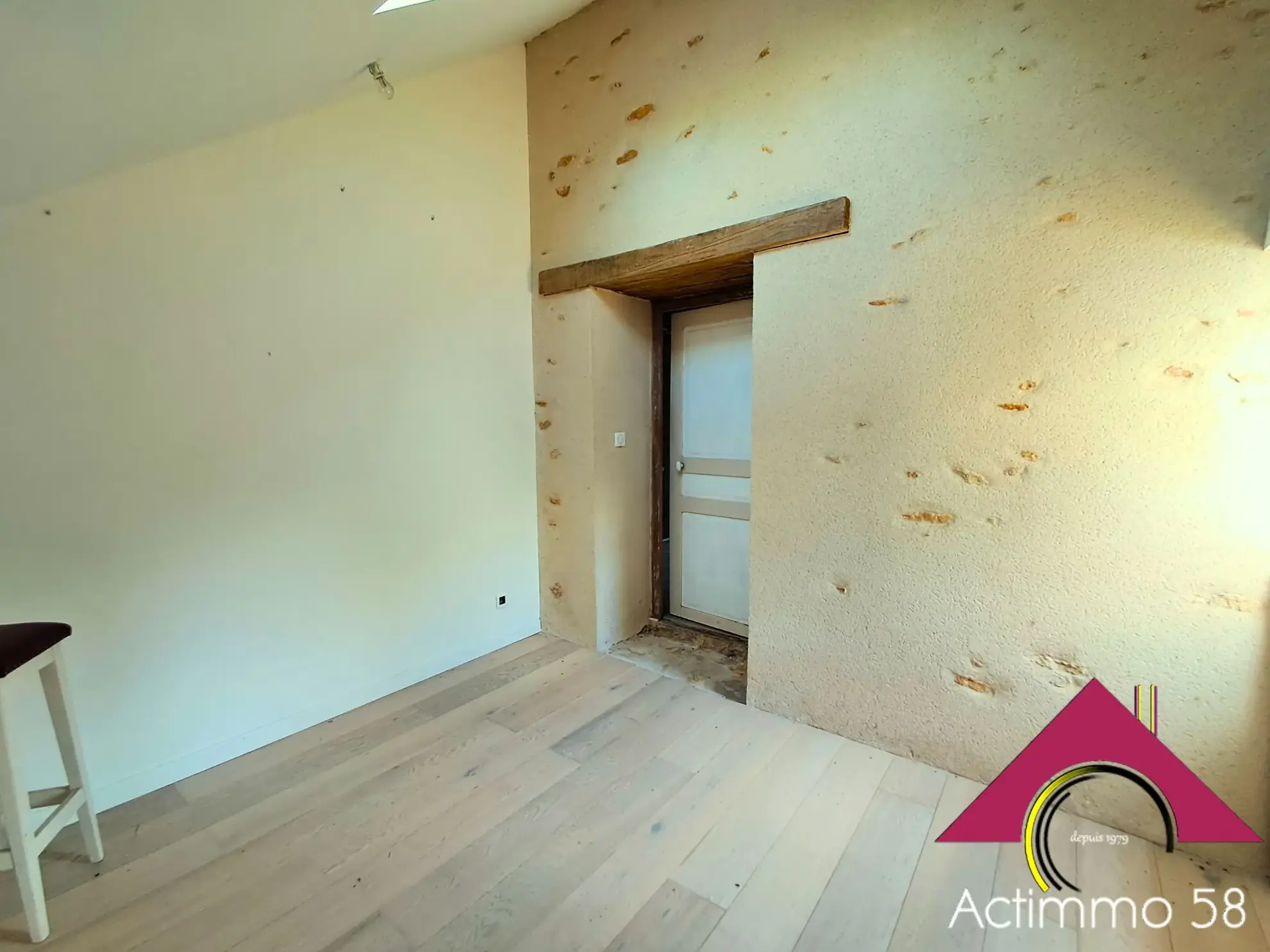 Charmante maison de campagne à Nérondes – 162 m², garage et terrain 