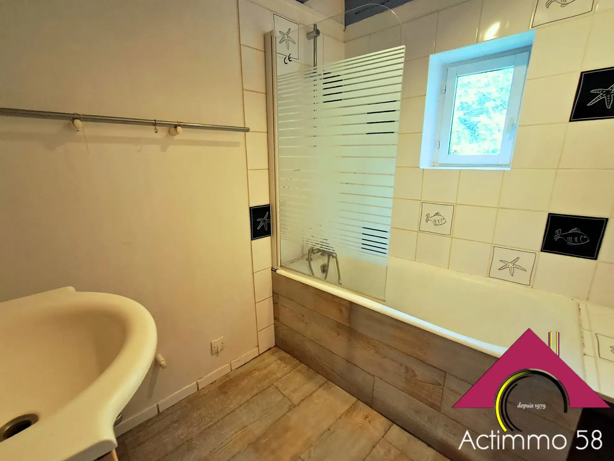 Charmante maison de campagne à Nérondes – 162 m², garage et terrain 