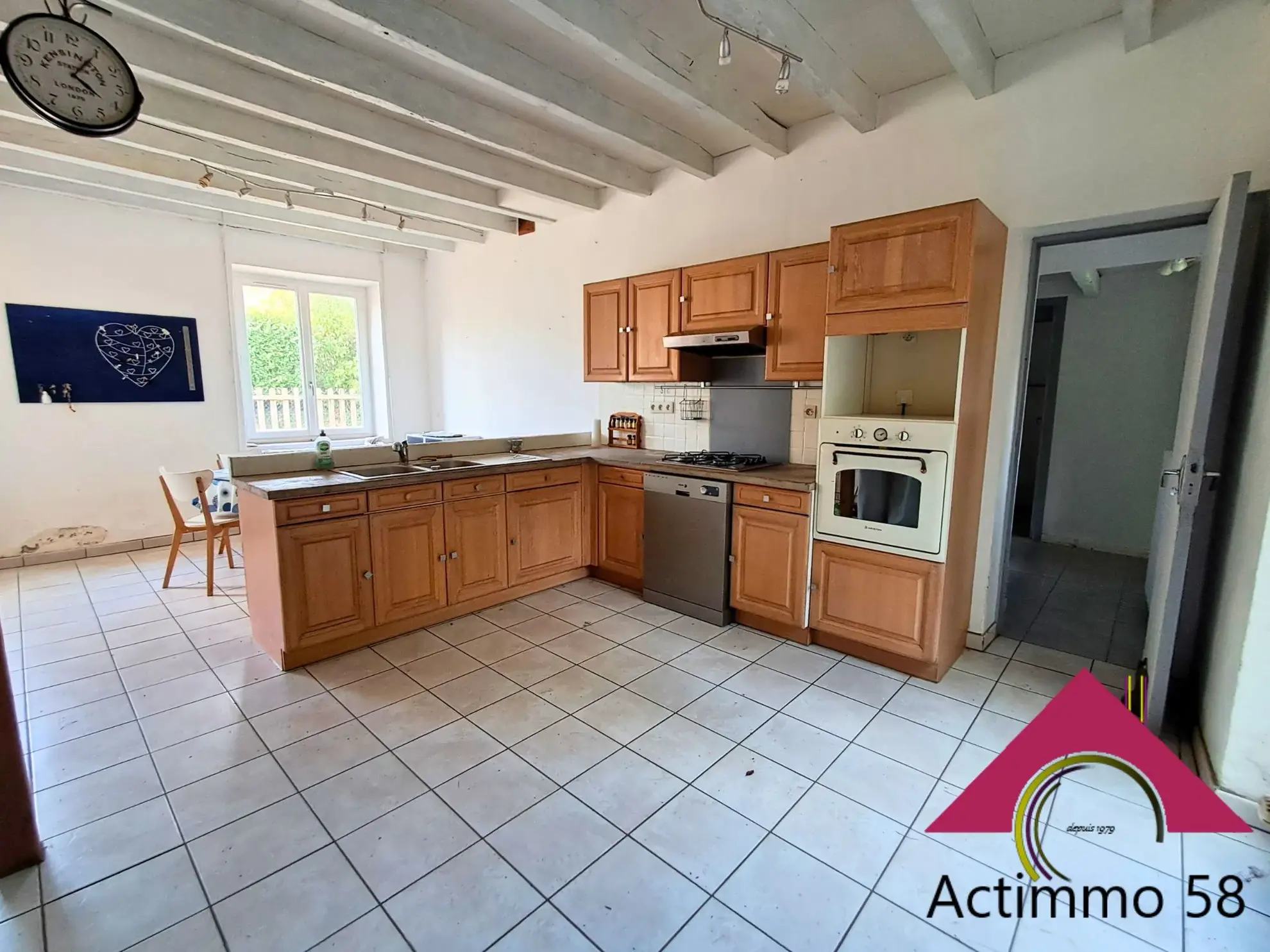 Charmante maison de campagne à Nérondes – 162 m², garage et terrain 