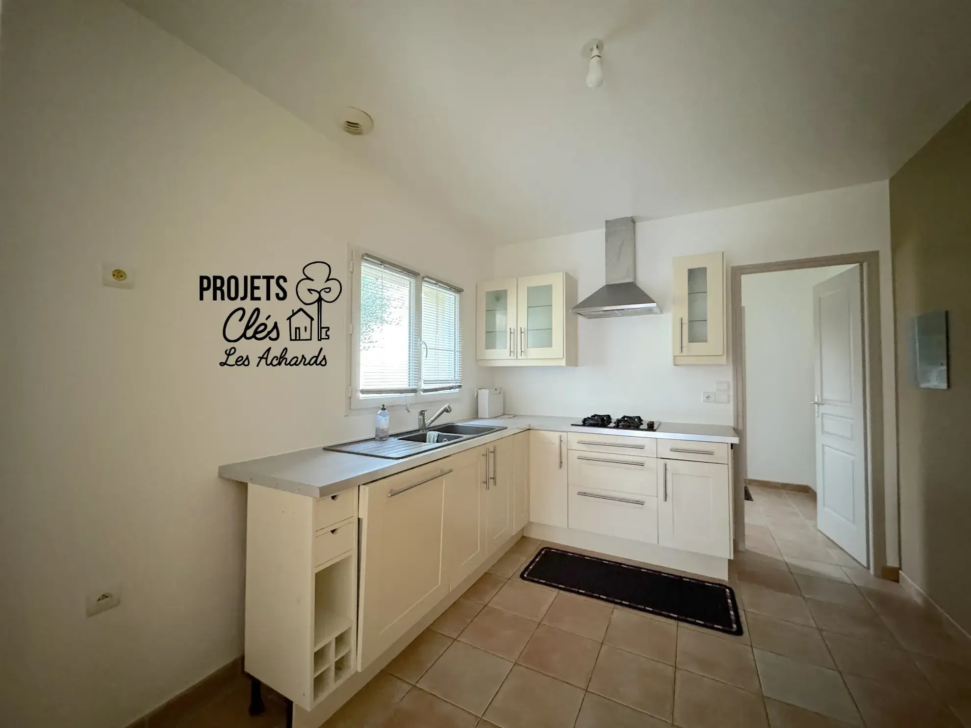 Maison 3 chambres à Grosbreuil avec extérieur et garage, environnement calme 