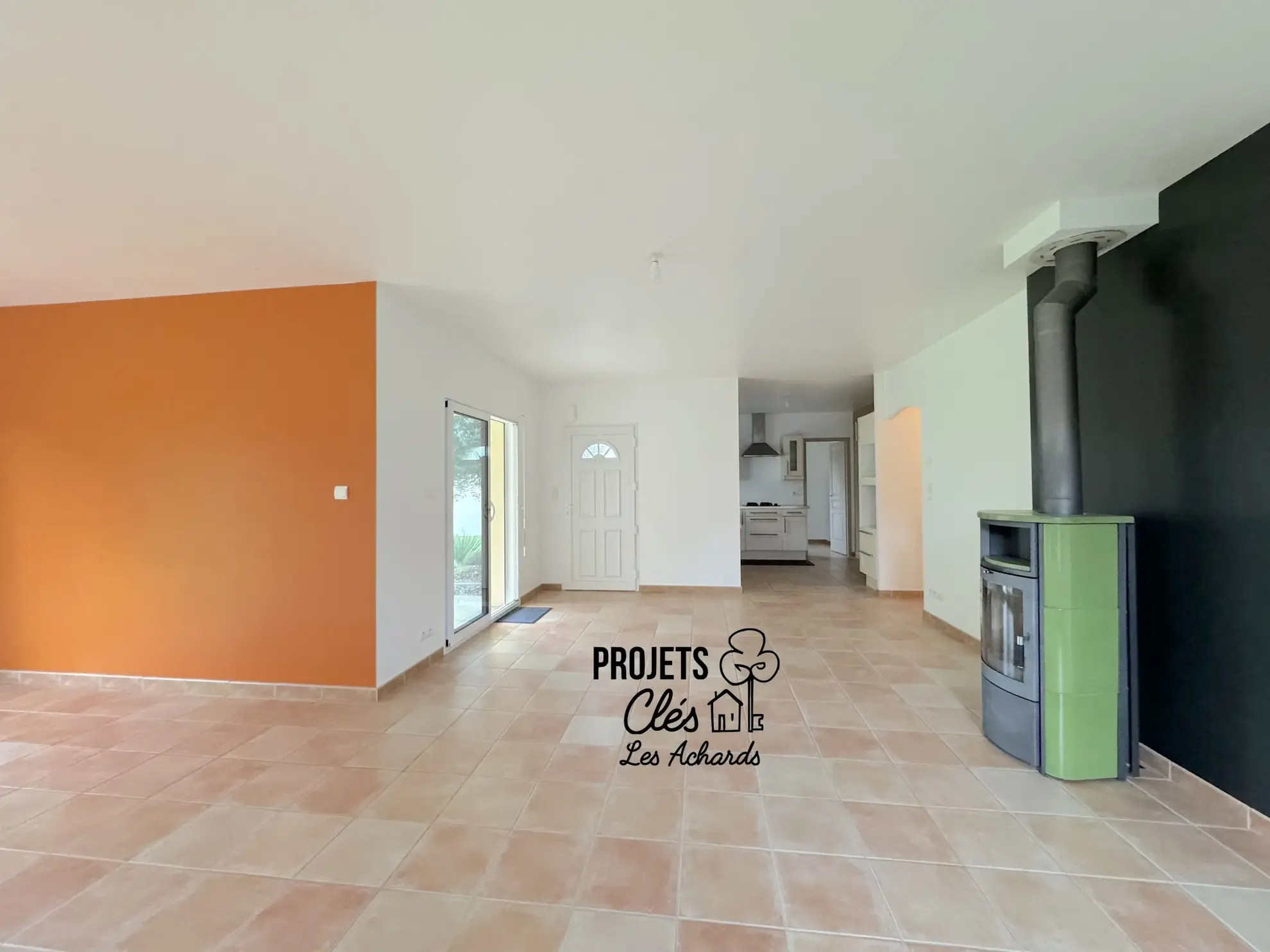 Maison 3 chambres à Grosbreuil avec extérieur et garage, environnement calme 