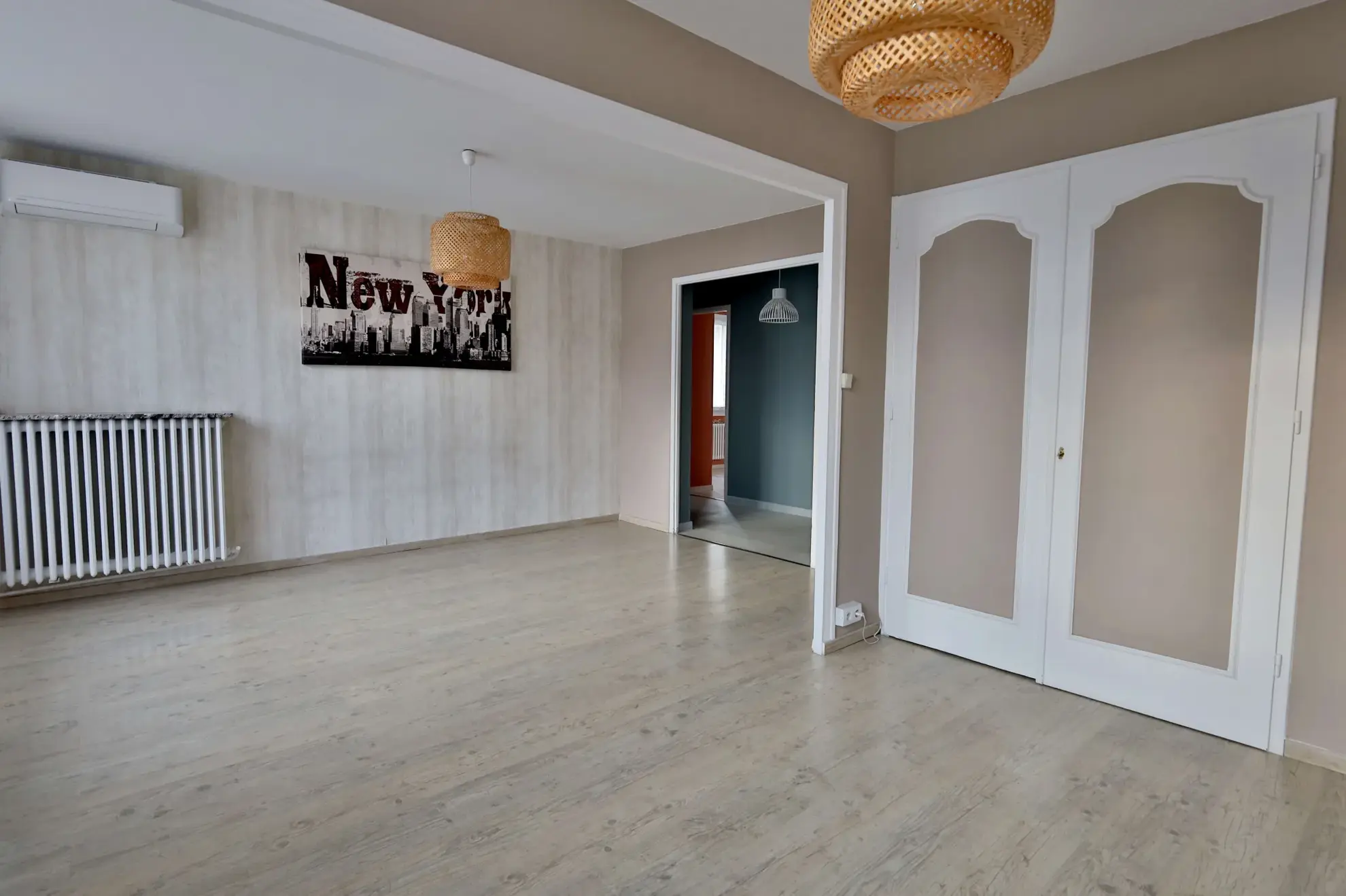 Appartement T4 à Vénissieux – 64 m², cave, parking, proche commodités 