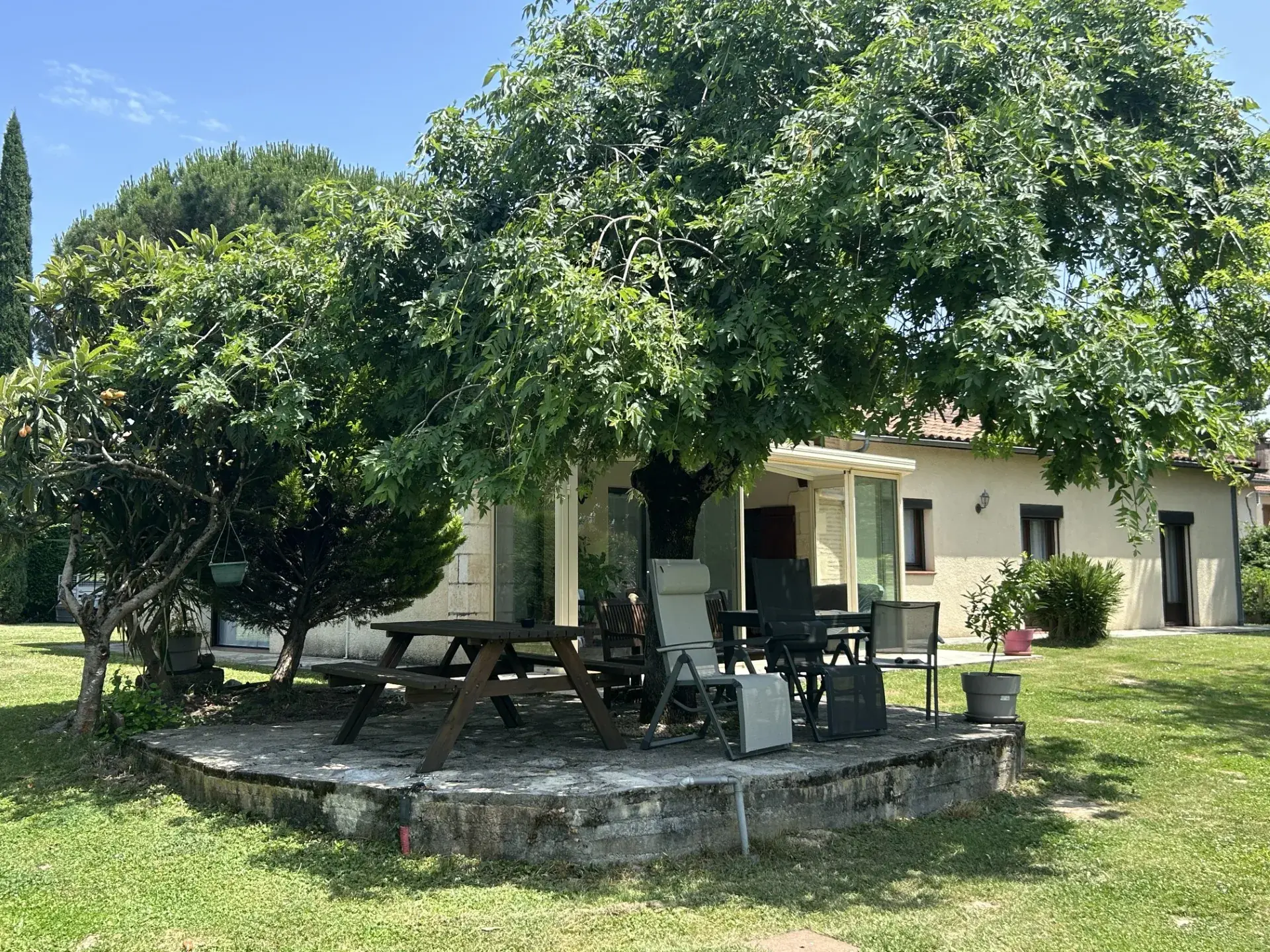 Maison rénovée avec 3 chambres, jardin clos et garage près de Marmande 
