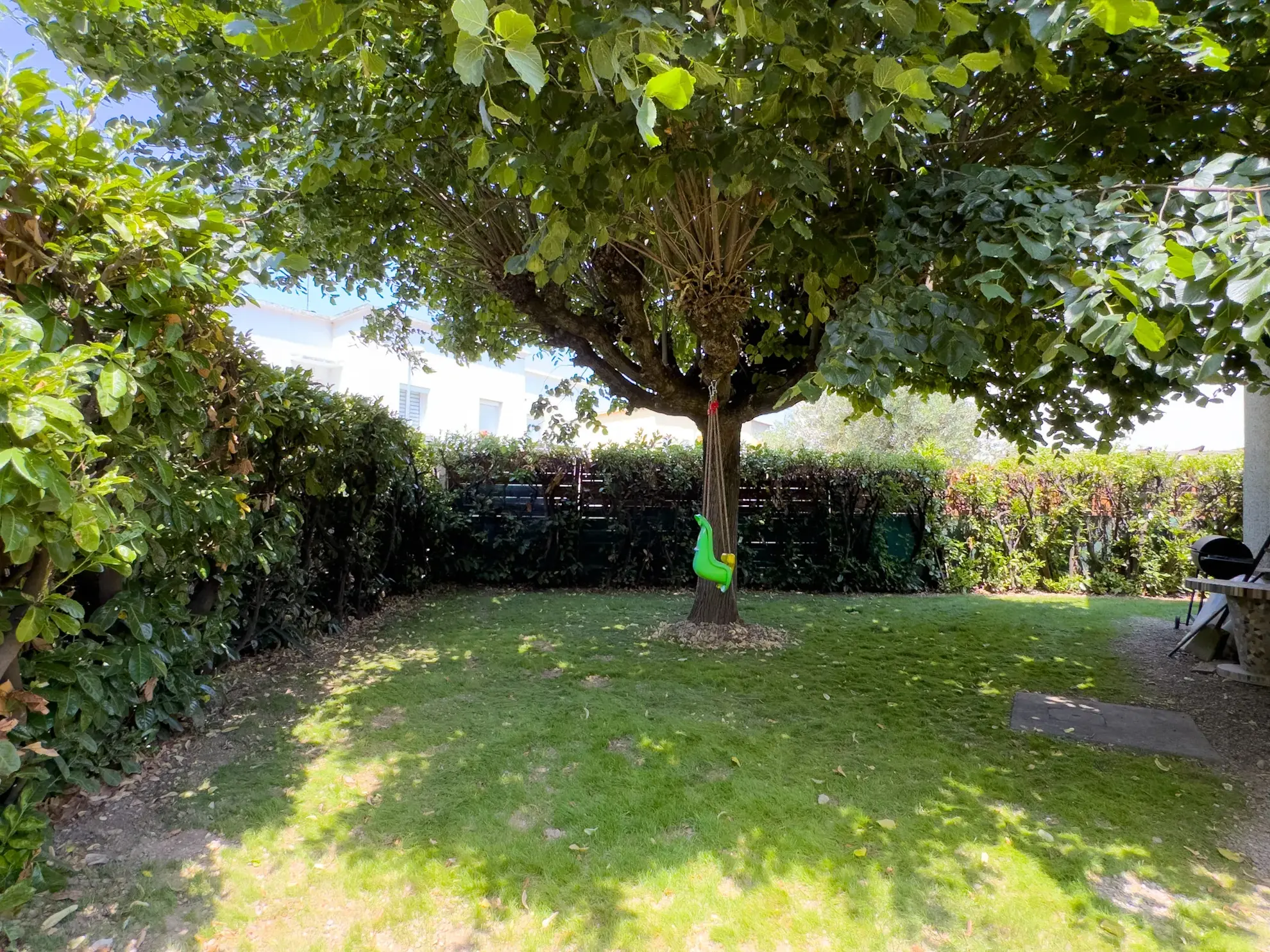 Maison rénovée de 80 m² avec jardin et garage à Guilherand-Granges 