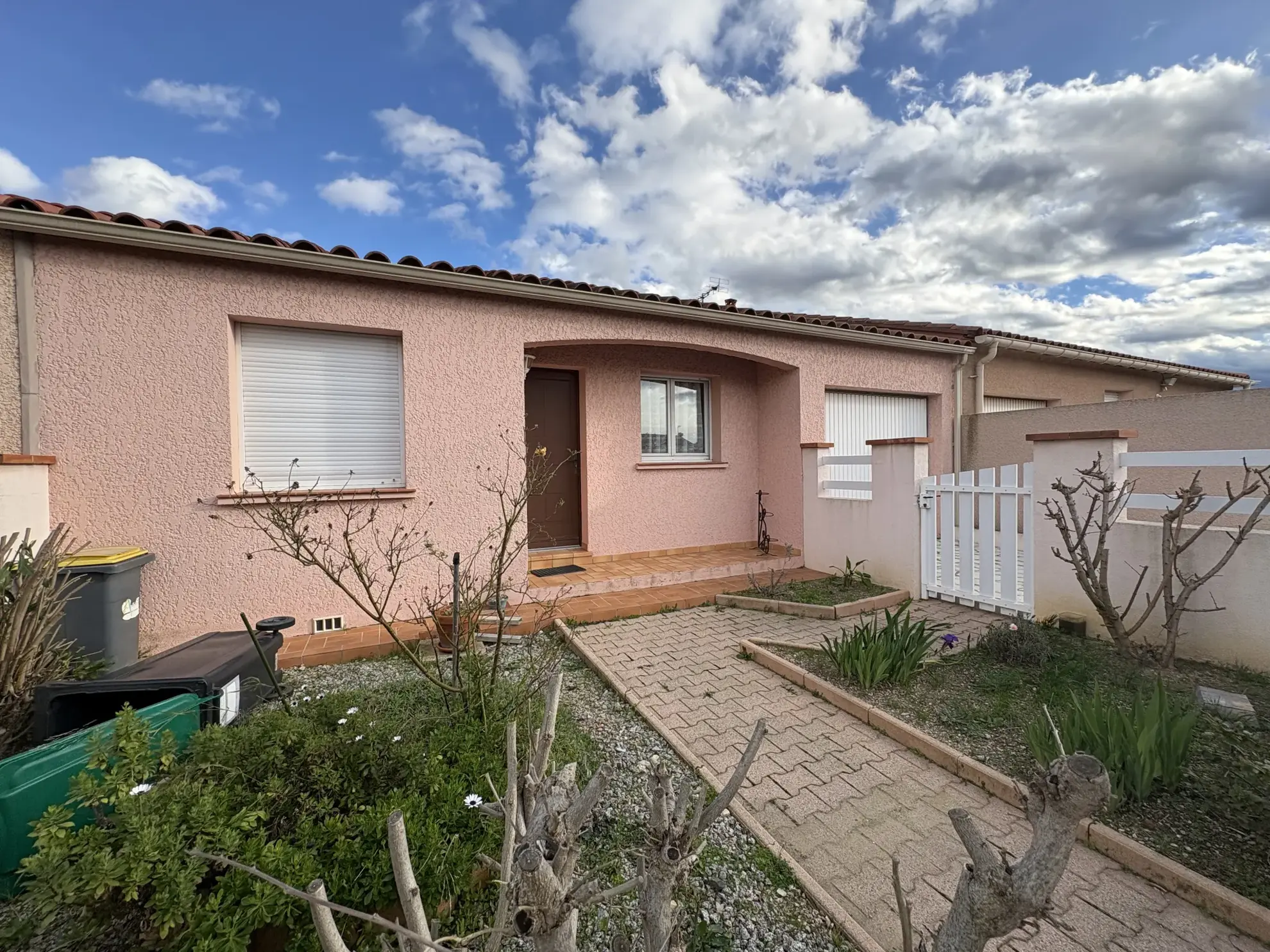 Villa T3 à vendre à Llupia avec jardin et garage dans secteur recherché