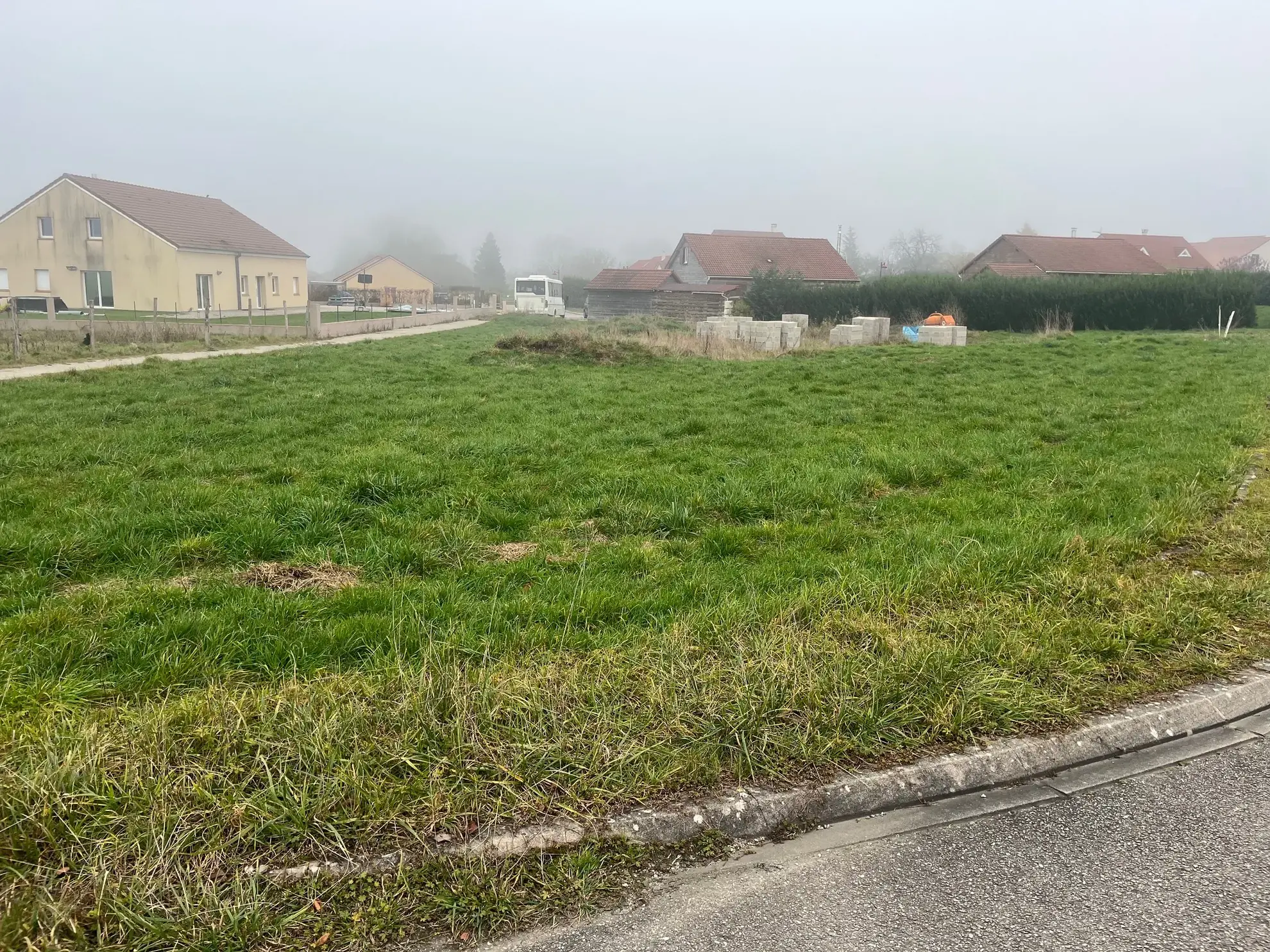 Terrain à bâtir constructible et viabilisé à Dombrot-le-Sec - Opportunité rare