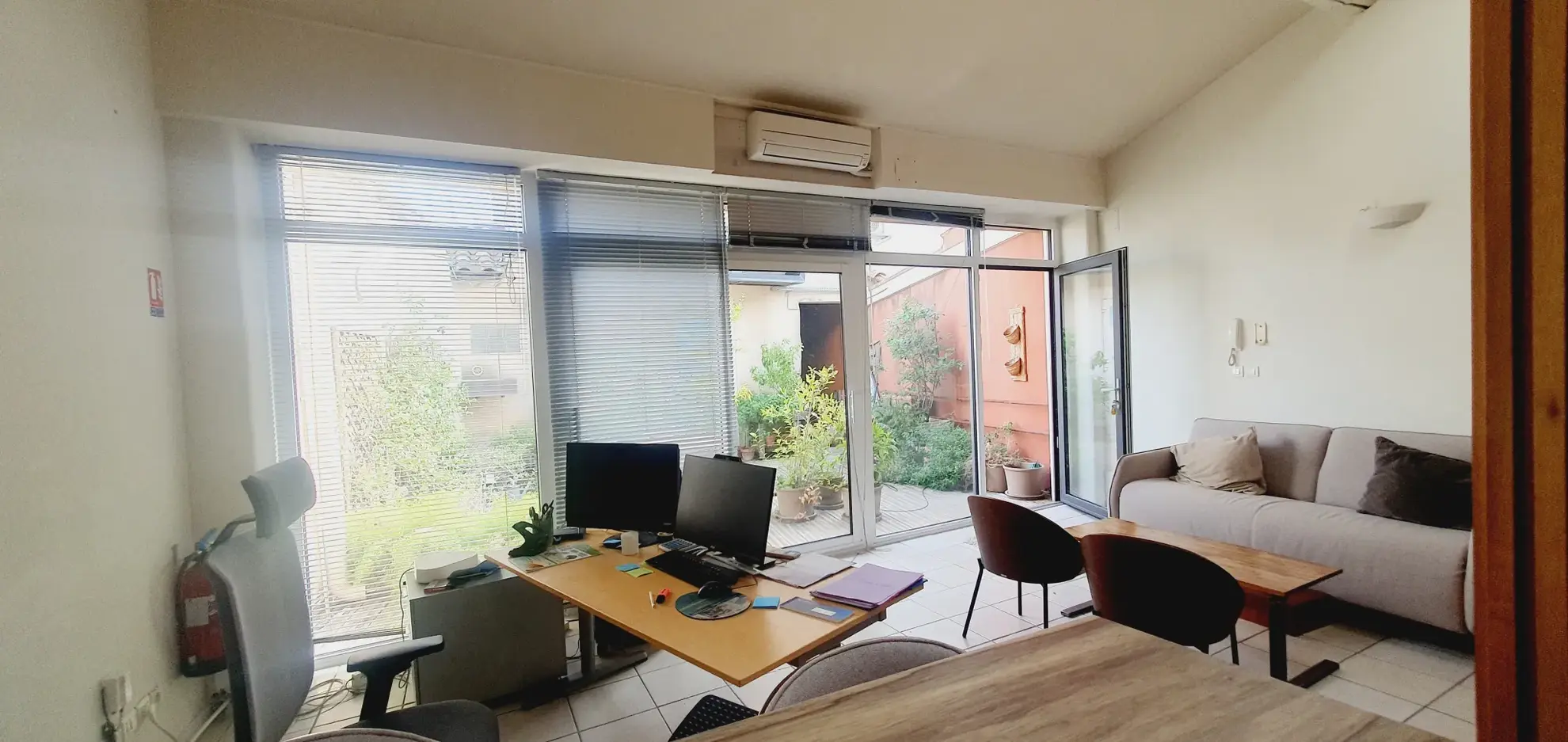 Maison ou local professionnel de 40 m² avec cour à Nîmes, emplacement idéal 