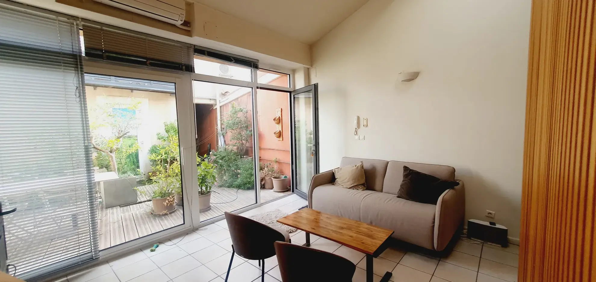 Maison ou local professionnel de 40 m² avec cour à Nîmes, emplacement idéal 