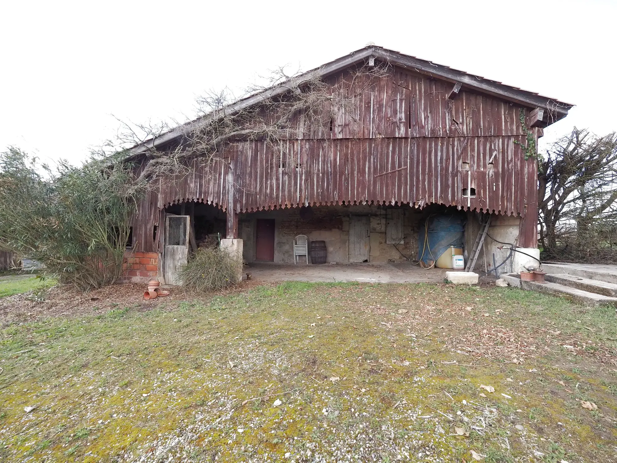 Maison en pierre à vendre entre Marmande et Tonneins avec grand terrain et grange aménageable 