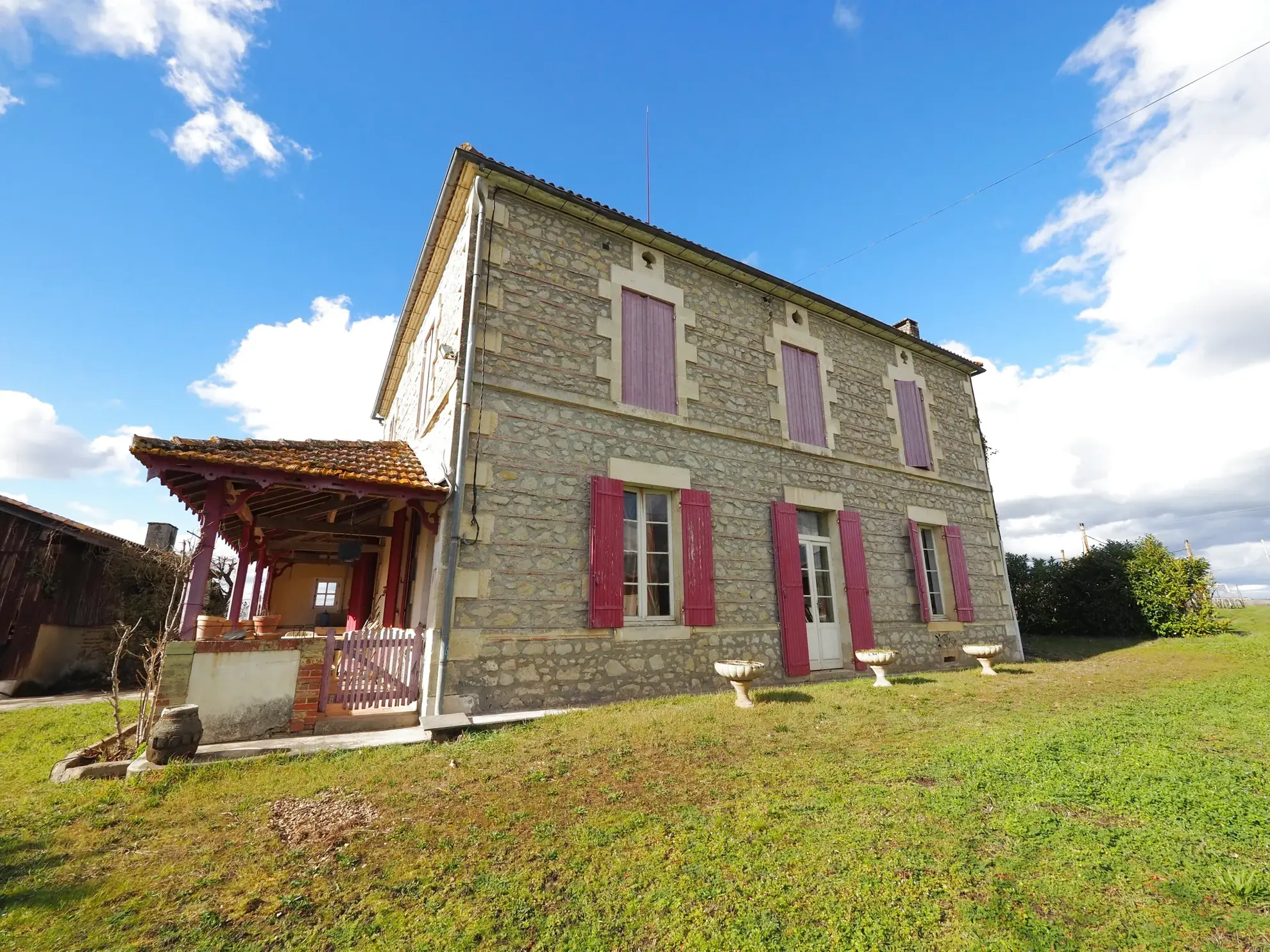 Maison en pierre à vendre entre Marmande et Tonneins avec grand terrain et grange aménageable 